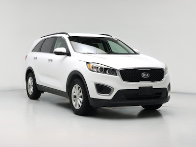 White 2017 Kia Sorento LX