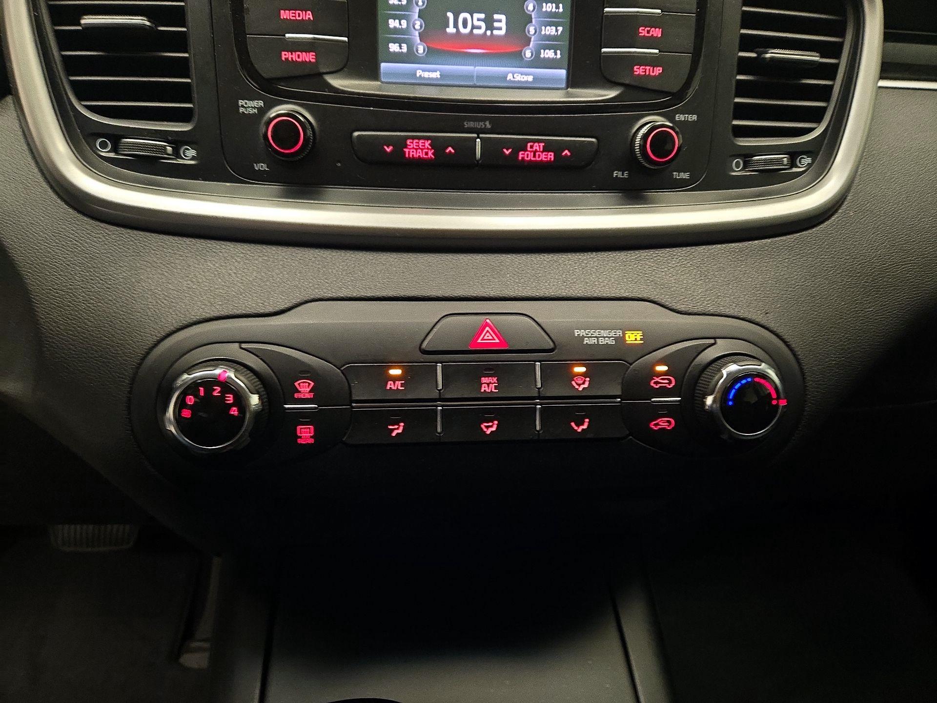 Thumbnail: 2017 Kia Sorento - 16