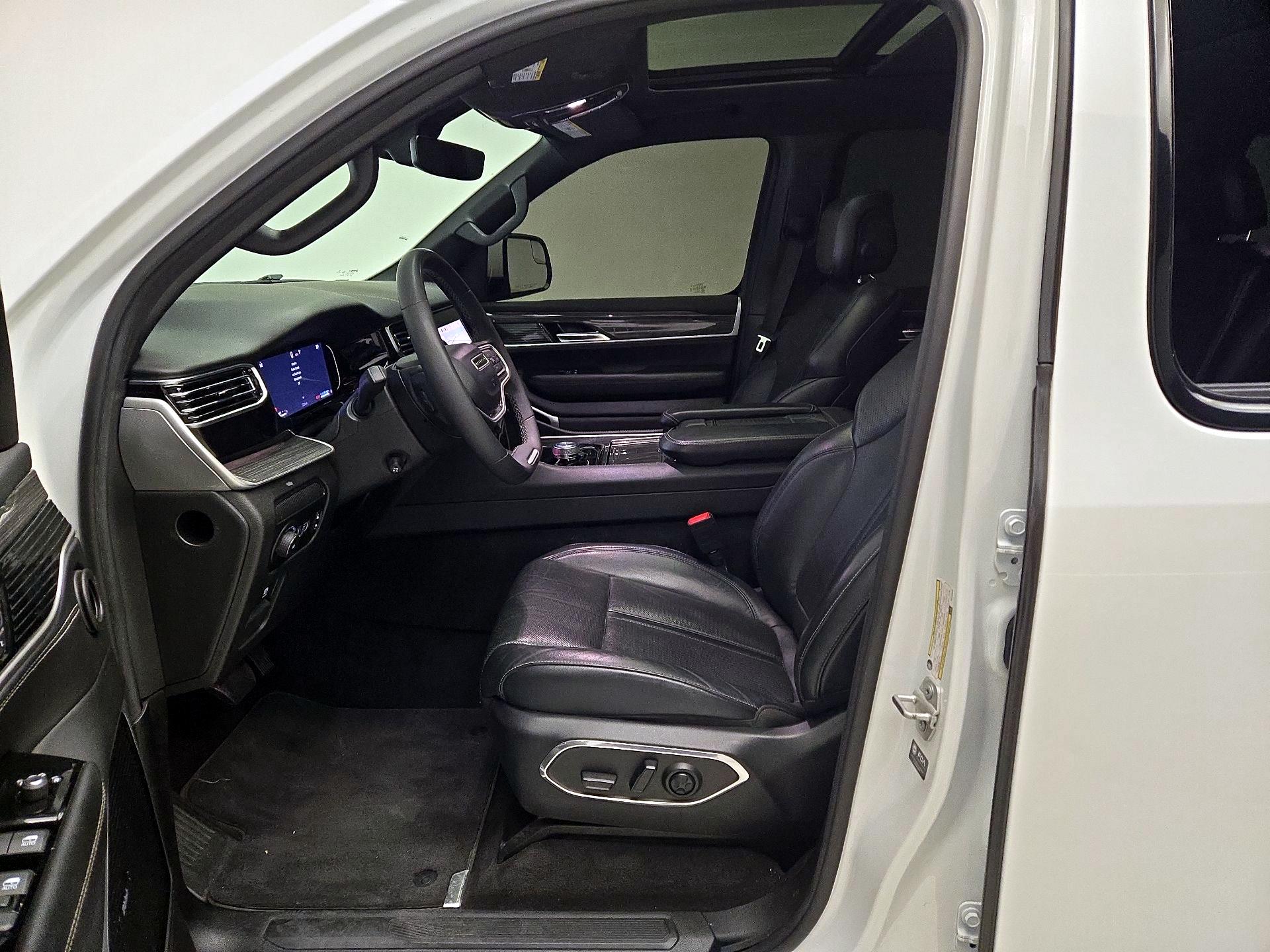 Thumbnail: 2022 Jeep Wagoneer - 11