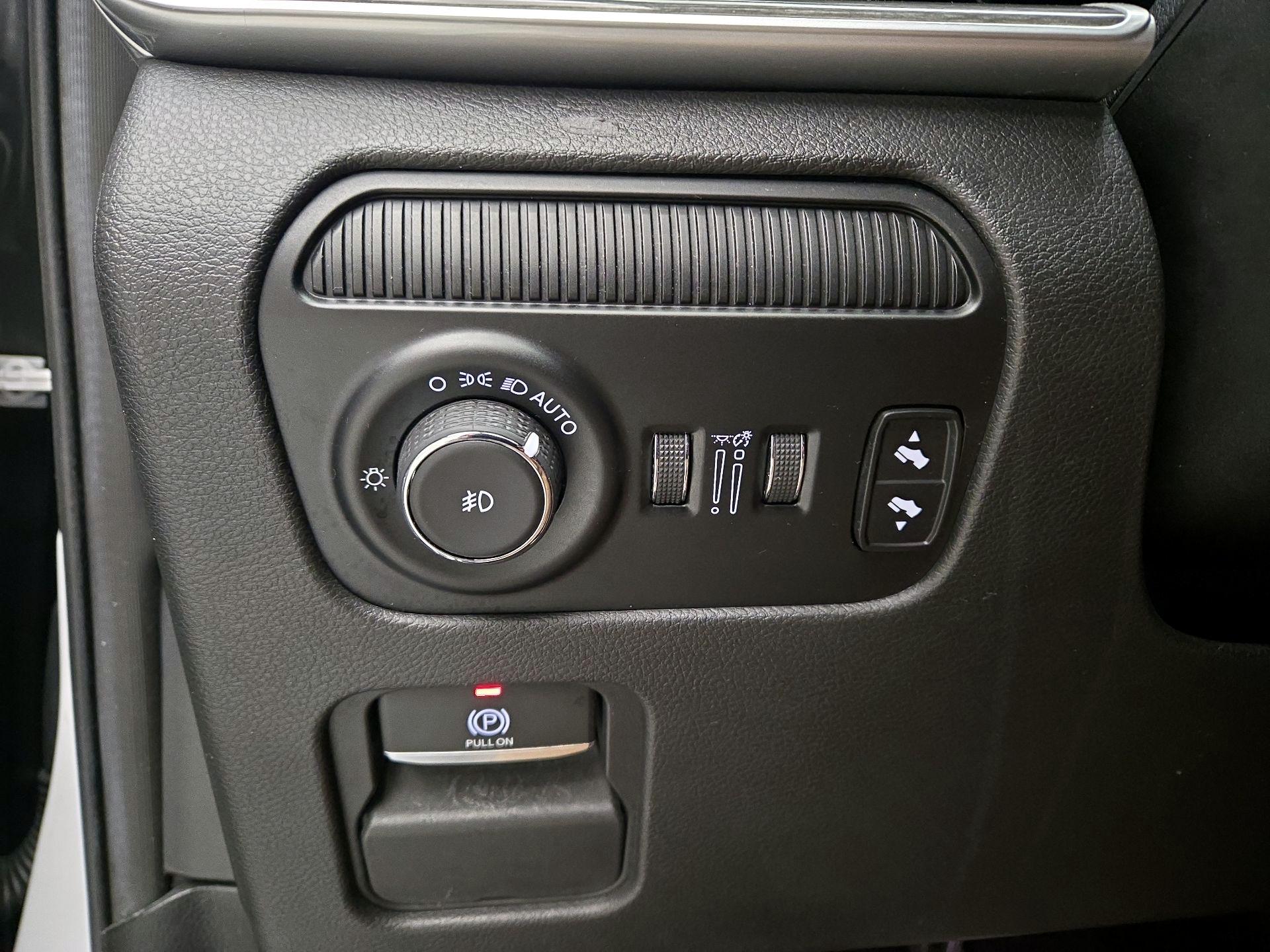 Thumbnail: 2022 Jeep Wagoneer - 13