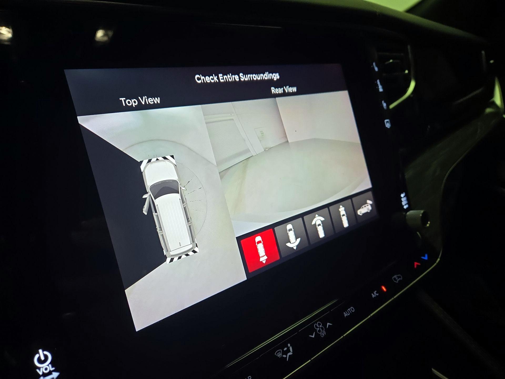 Thumbnail: 2022 Jeep Wagoneer - 15