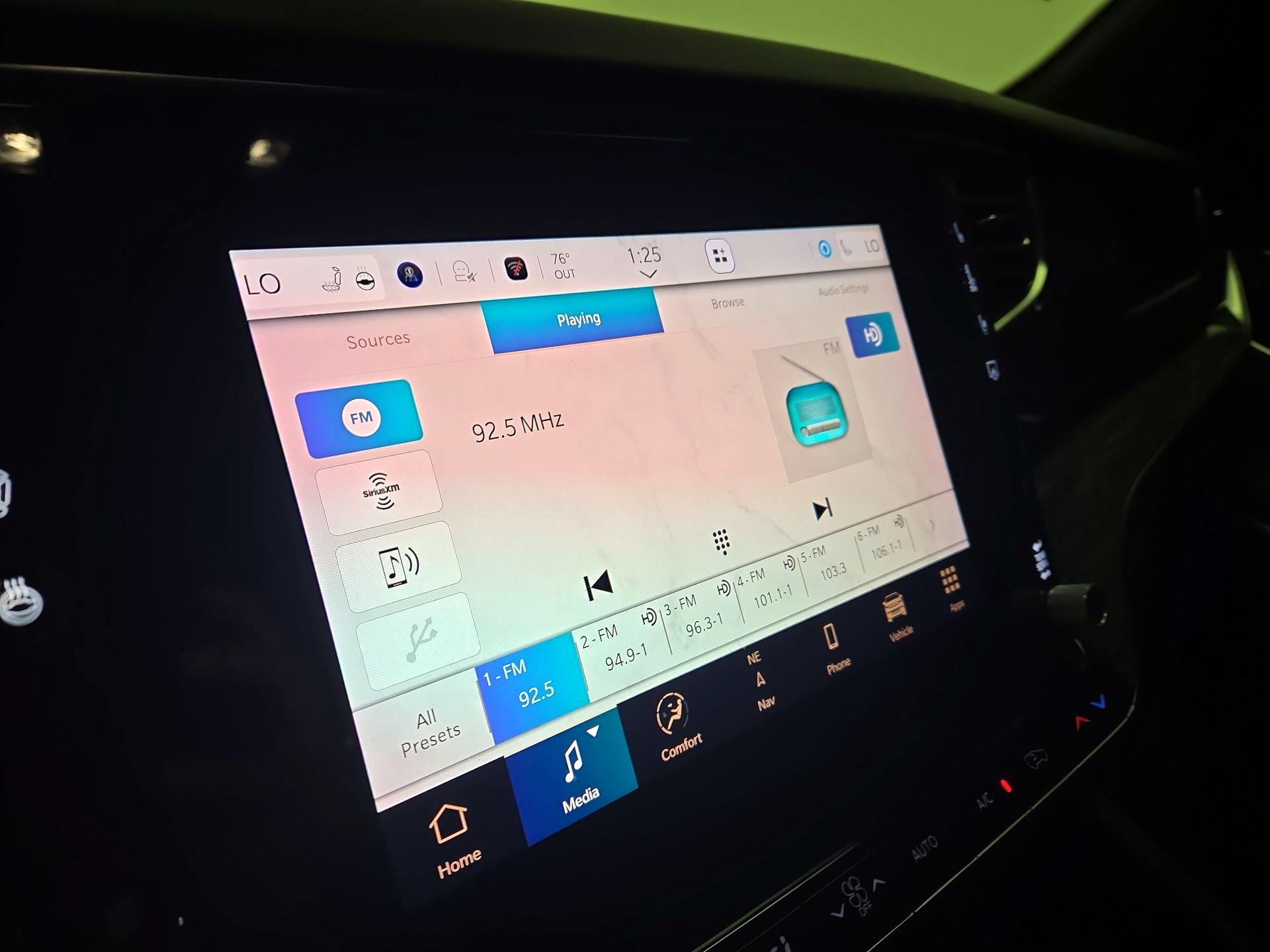 Thumbnail: 2022 Jeep Wagoneer - 16