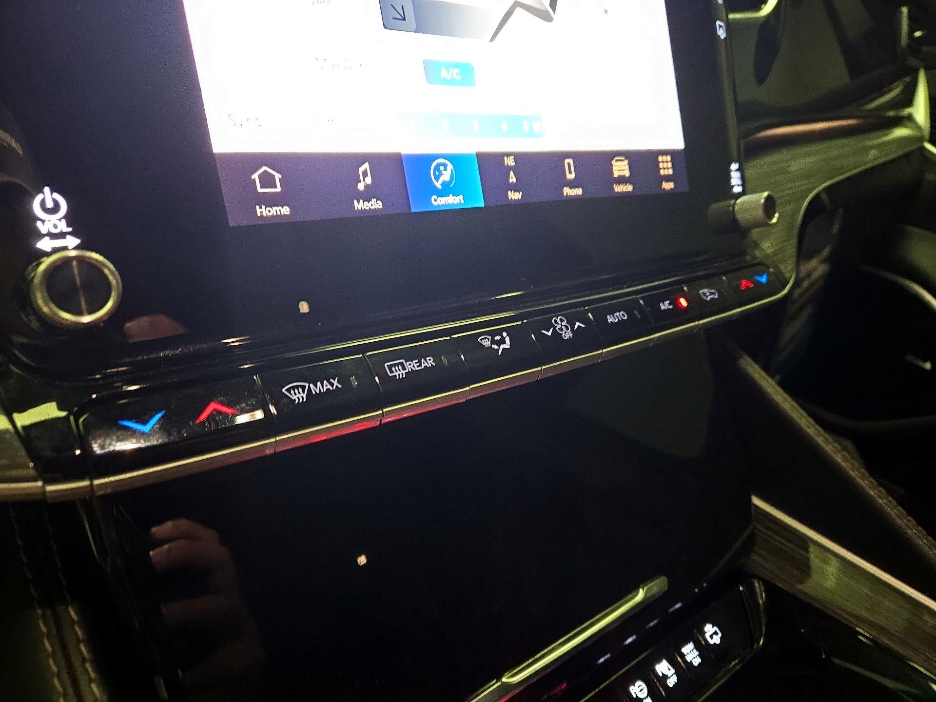 Thumbnail: 2022 Jeep Wagoneer - 17