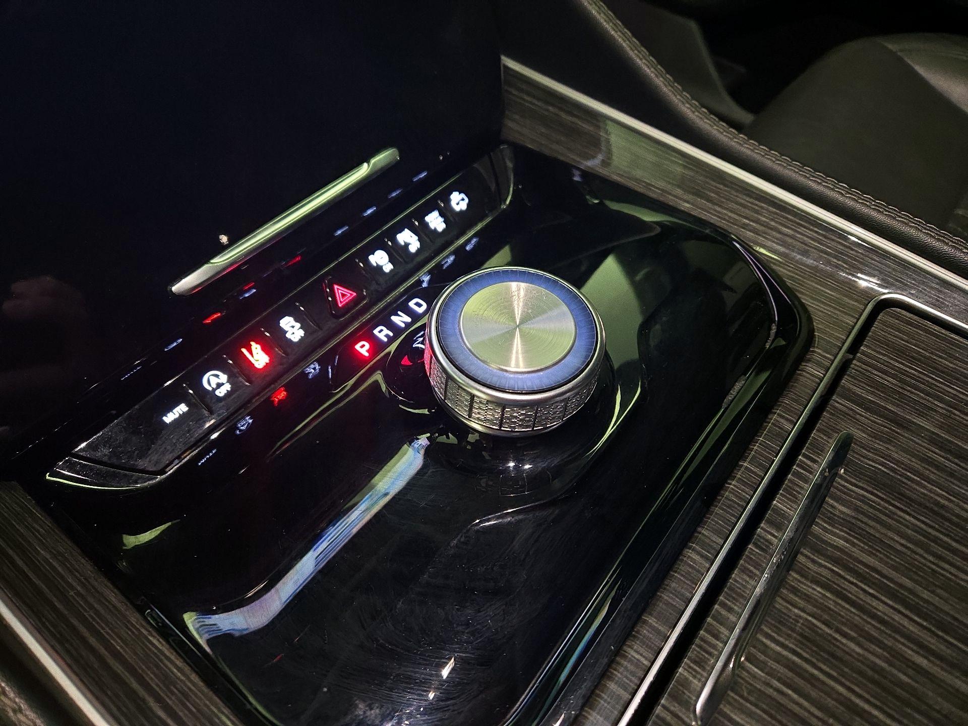 Thumbnail: 2022 Jeep Wagoneer - 18