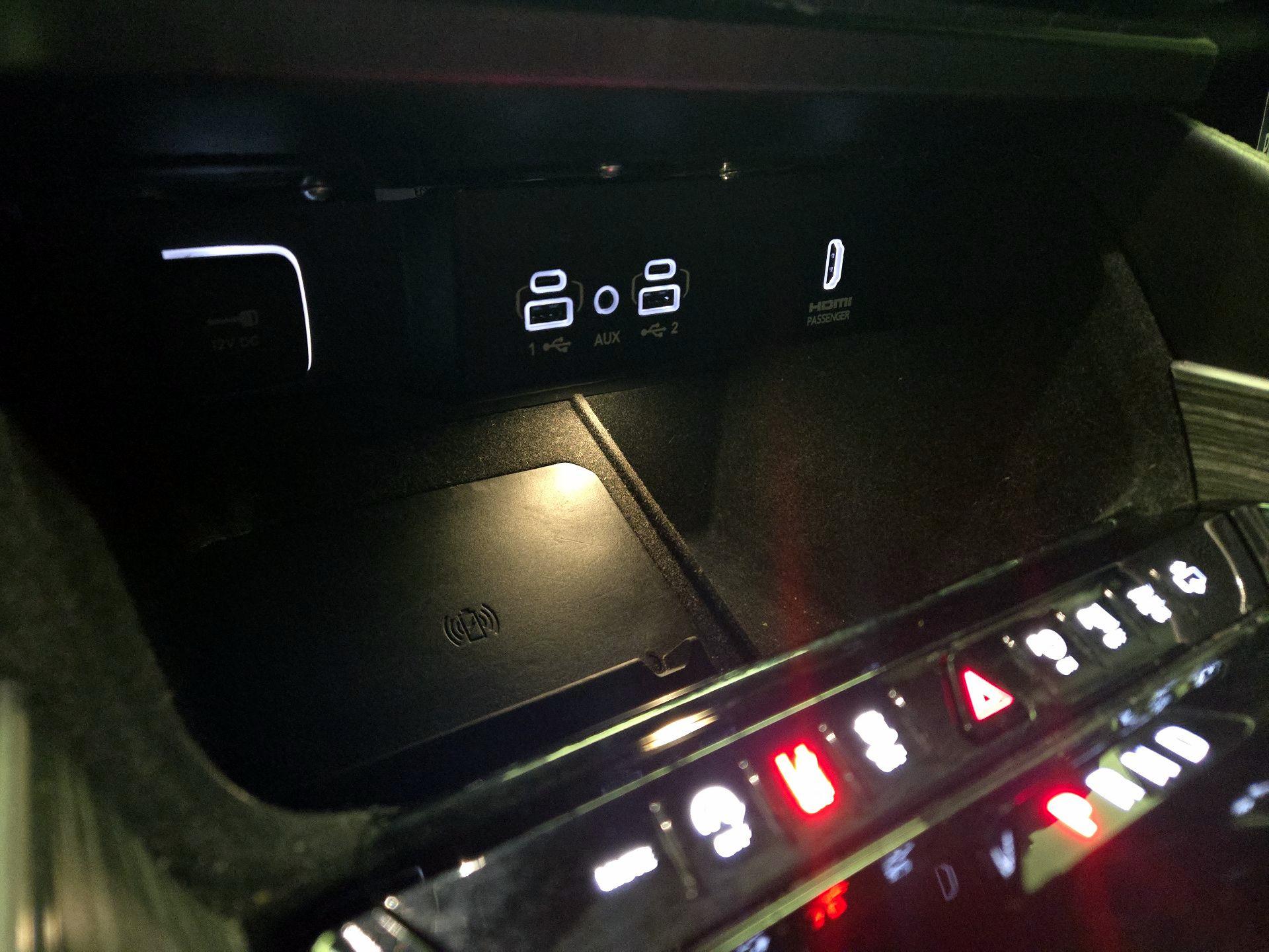 Thumbnail: 2022 Jeep Wagoneer - 19