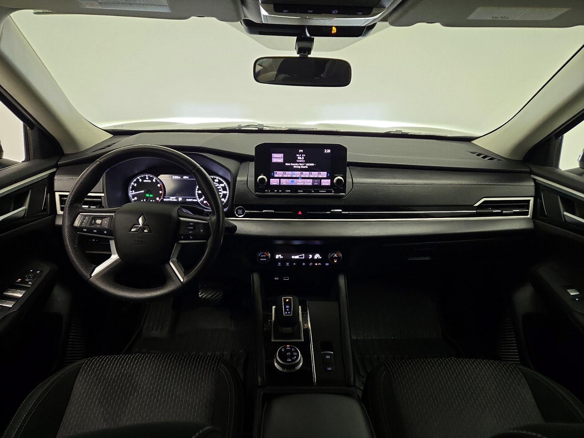 Thumbnail: 2022 Mitsubishi Outlander - 9