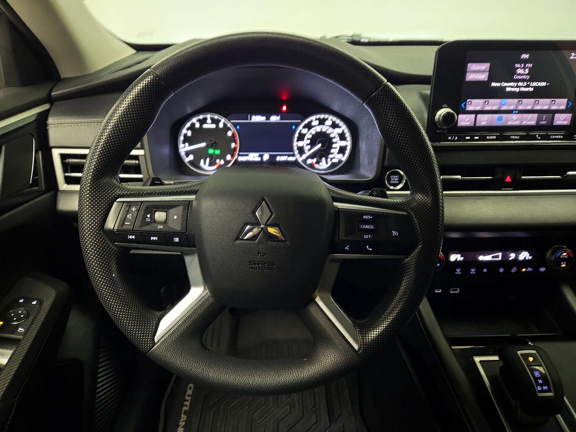 Thumbnail: 2022 Mitsubishi Outlander - 10