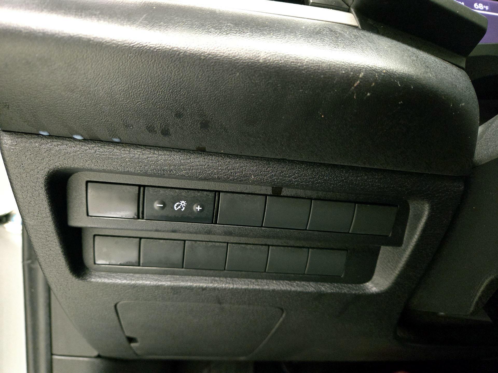 Thumbnail: 2022 Mitsubishi Outlander - 13