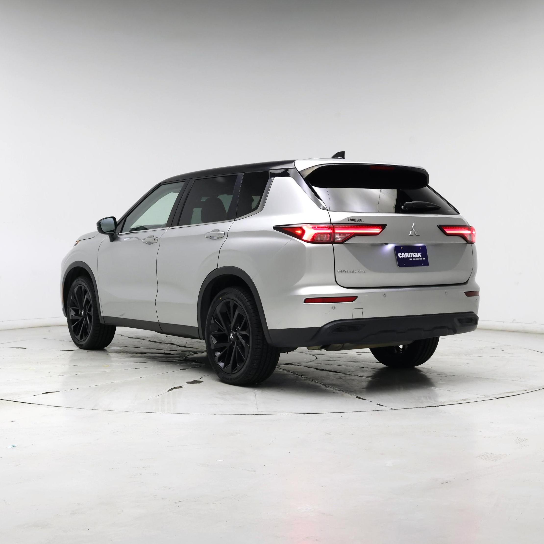 Thumbnail: 2022 Mitsubishi Outlander - 2