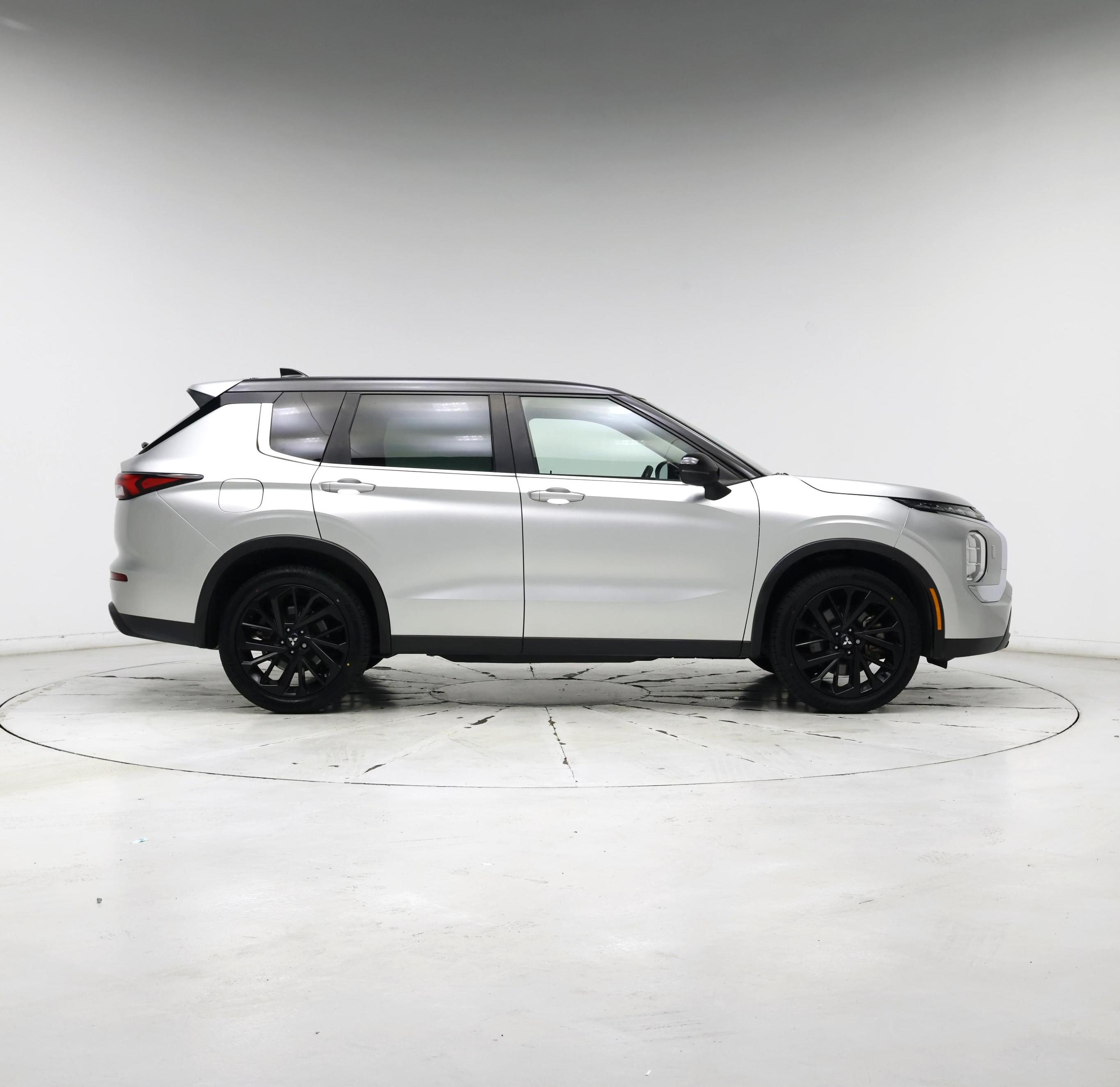 Thumbnail: 2022 Mitsubishi Outlander - 7