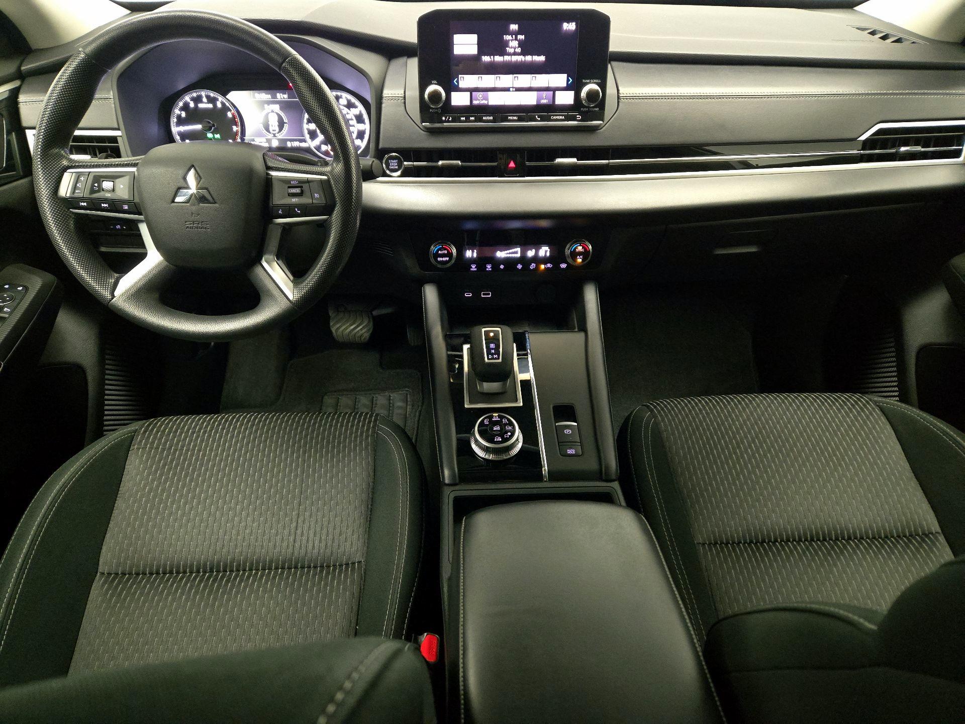 Thumbnail: 2022 Mitsubishi Outlander - 9