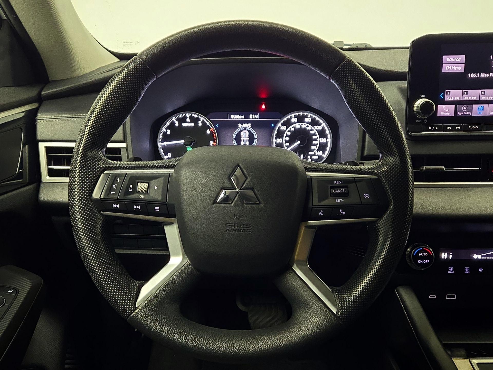 Thumbnail: 2022 Mitsubishi Outlander - 10