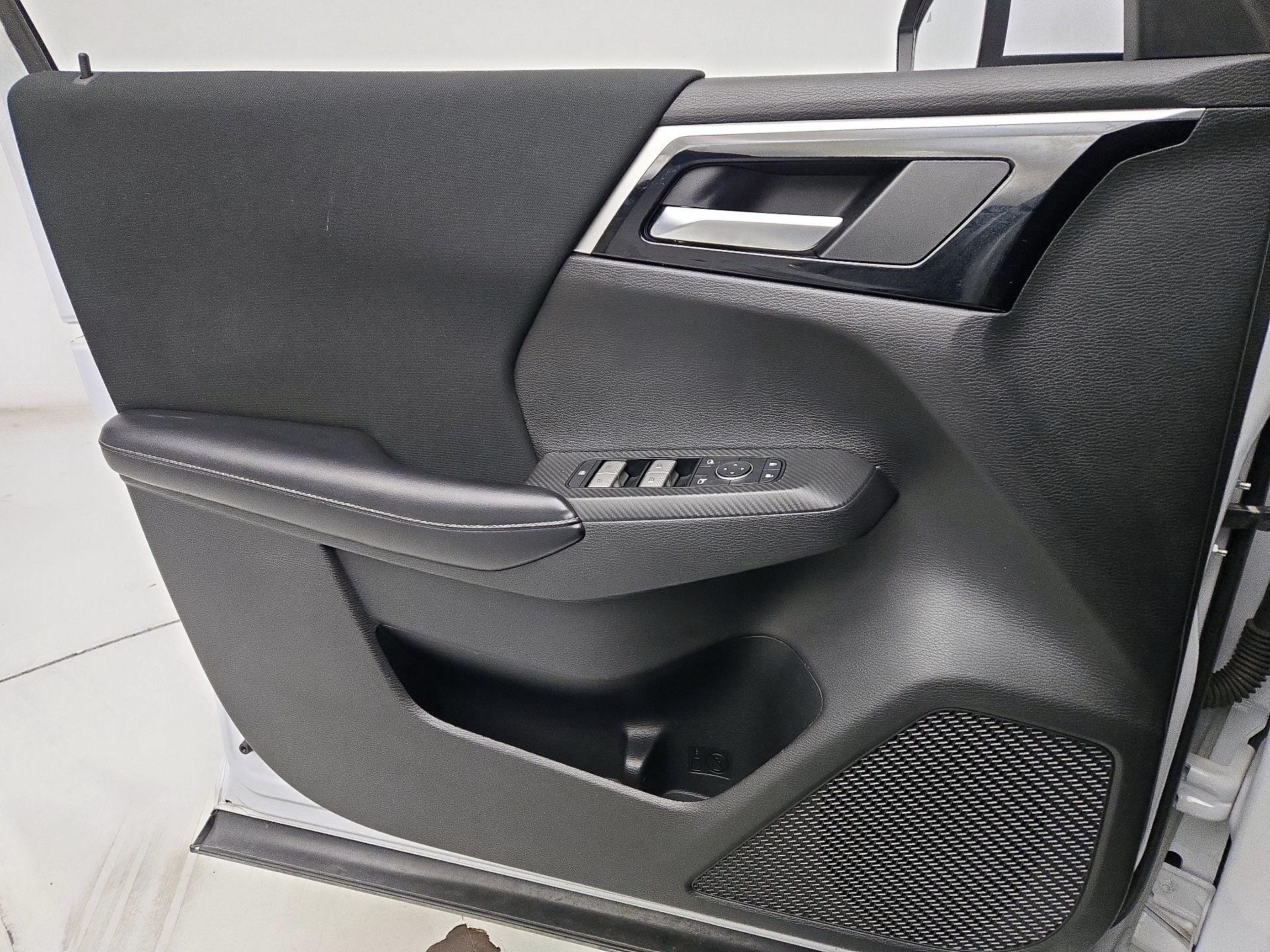 Thumbnail: 2022 Mitsubishi Outlander - 12