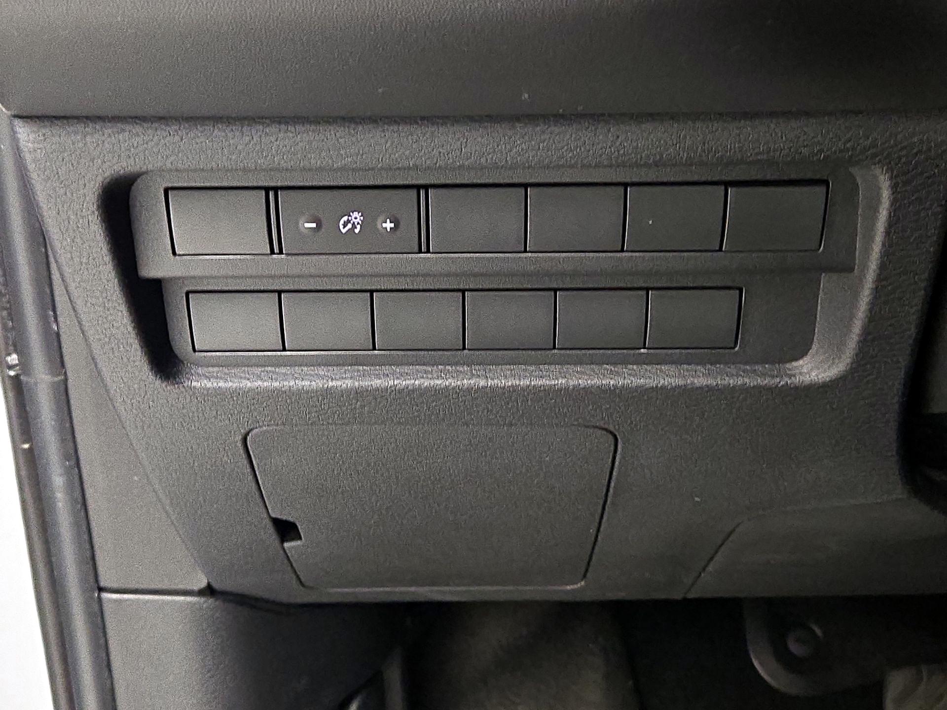 Thumbnail: 2022 Mitsubishi Outlander - 13