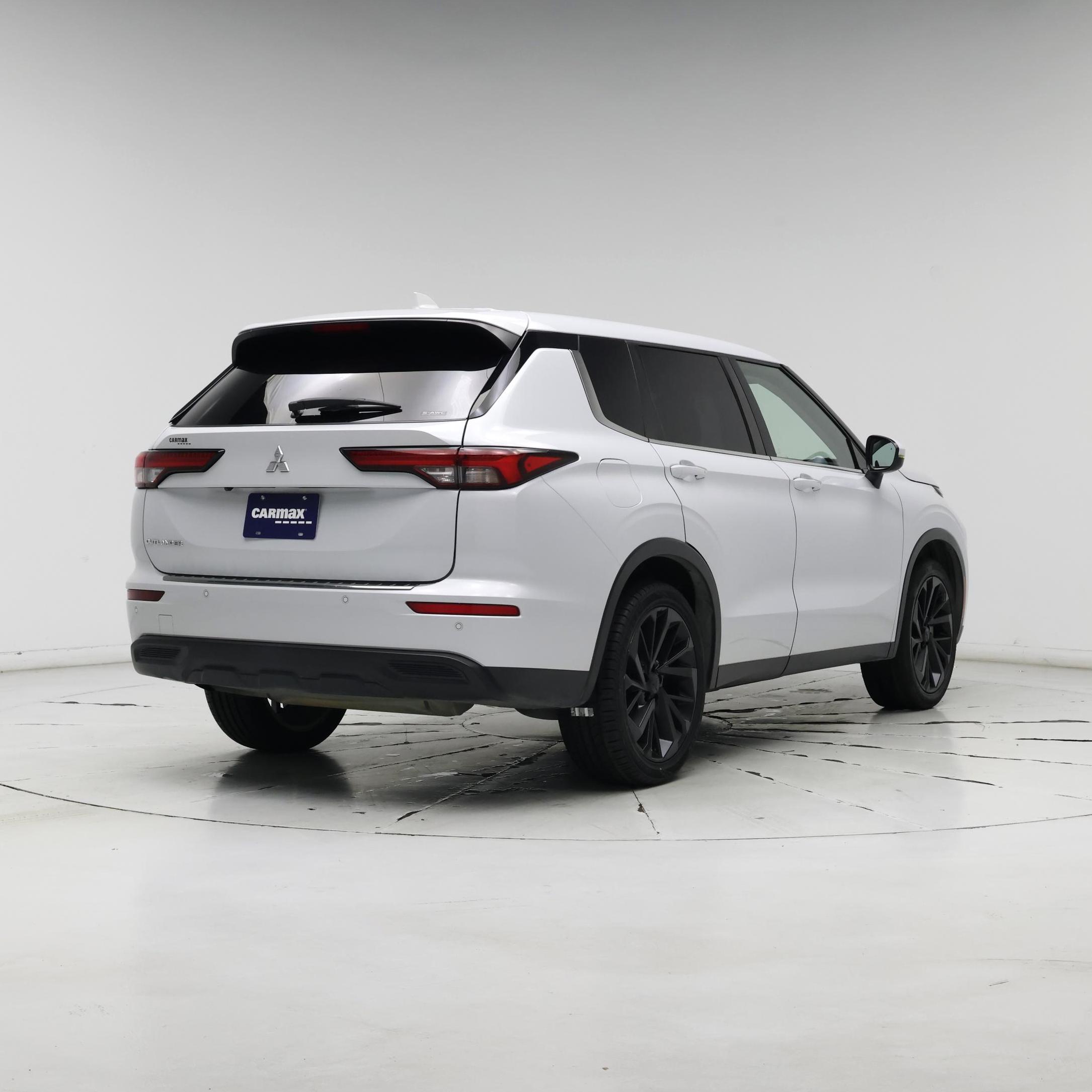 Thumbnail: 2022 Mitsubishi Outlander - 8