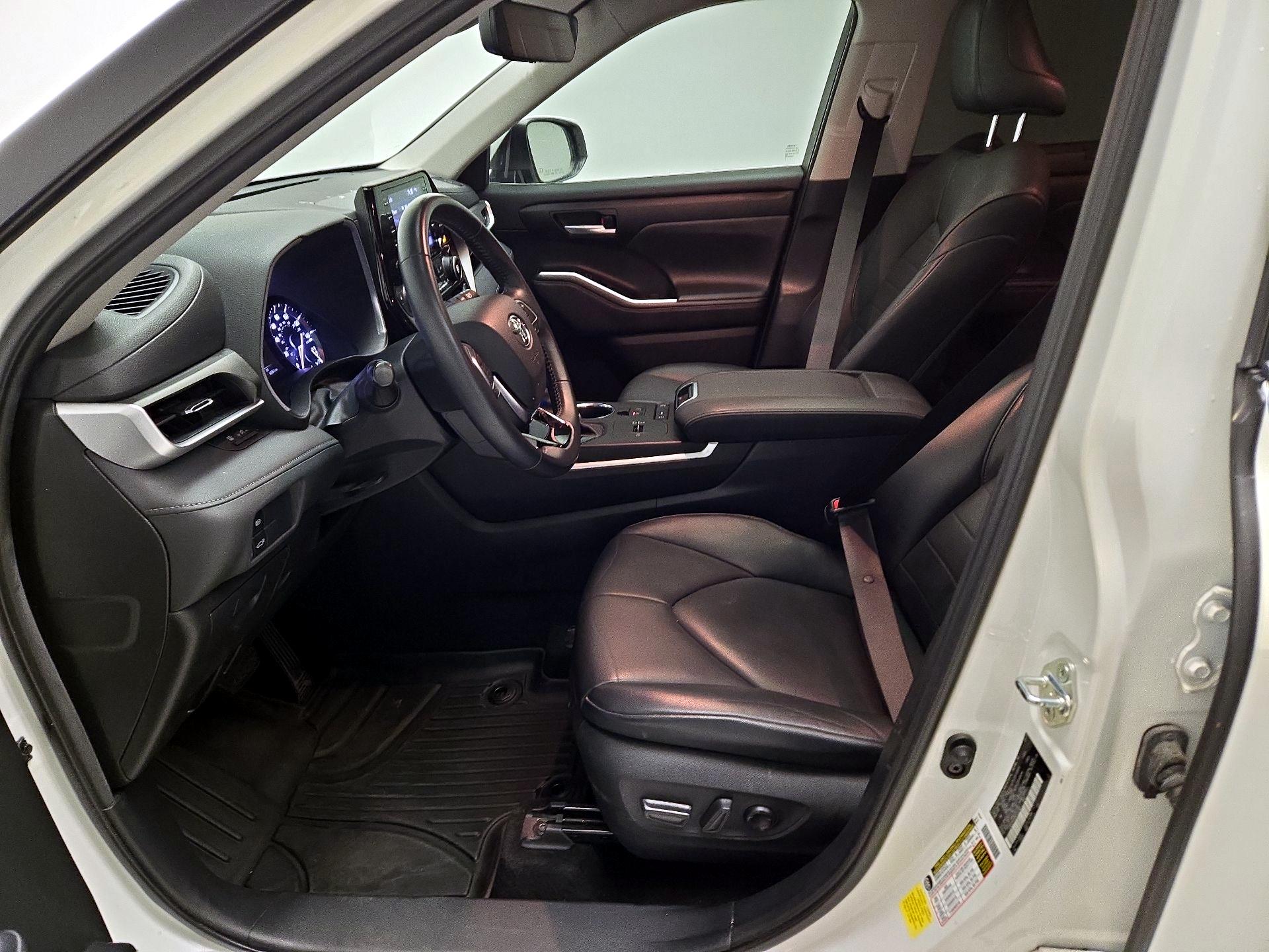 Thumbnail: 2021 Toyota Highlander - 11