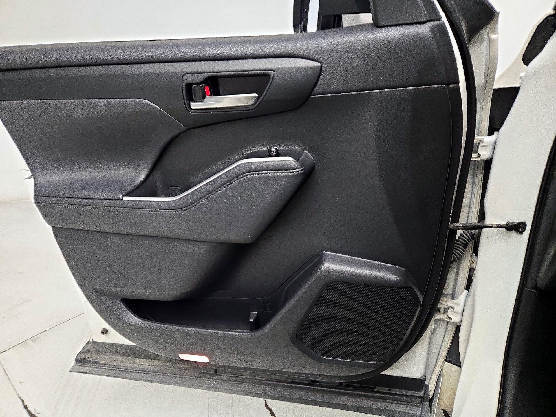 Thumbnail: 2021 Toyota Highlander - 12