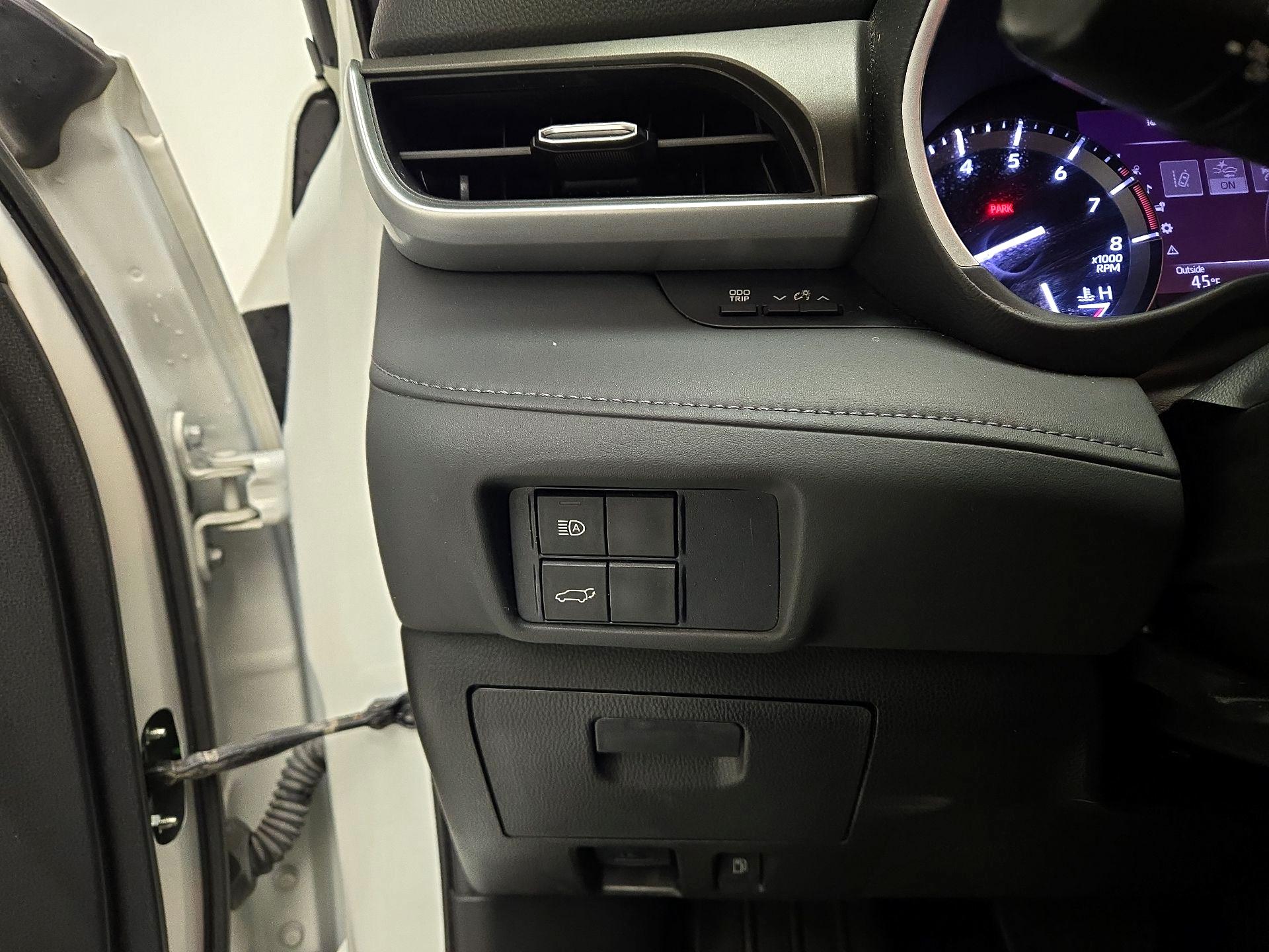 Thumbnail: 2021 Toyota Highlander - 13