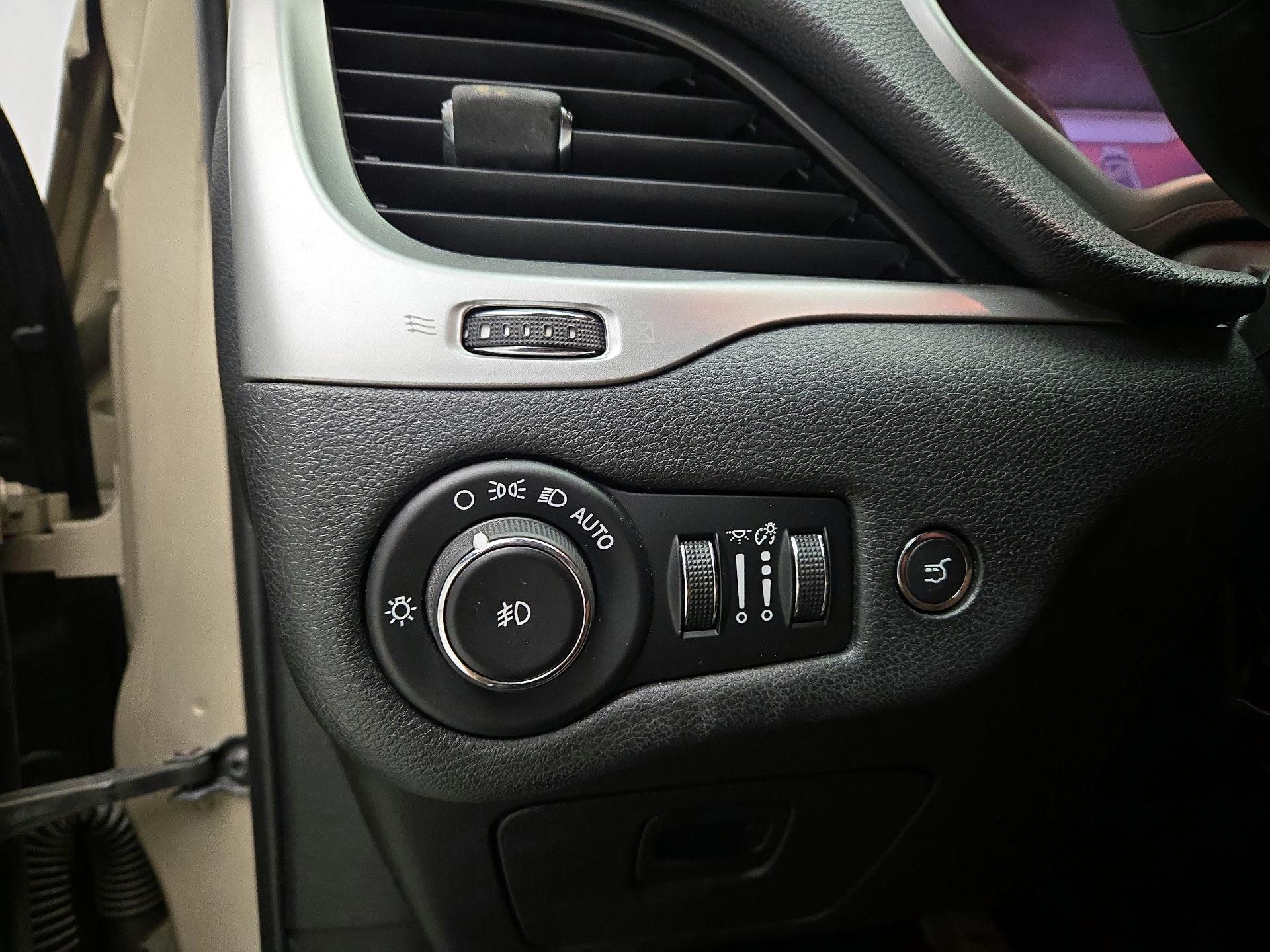 Thumbnail: 2014 Jeep Cherokee - 13