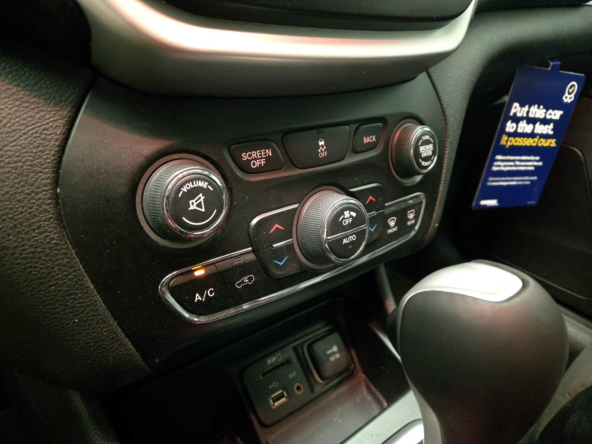 Thumbnail: 2014 Jeep Cherokee - 17