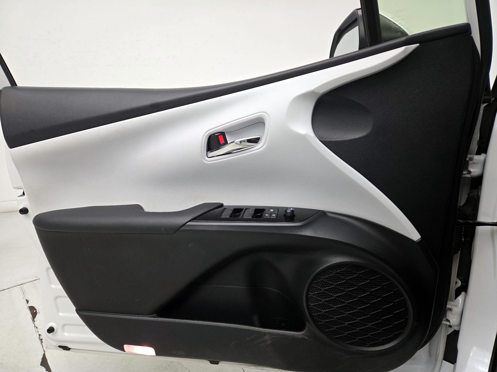 Thumbnail: 2021 Toyota Prius Prime - 12