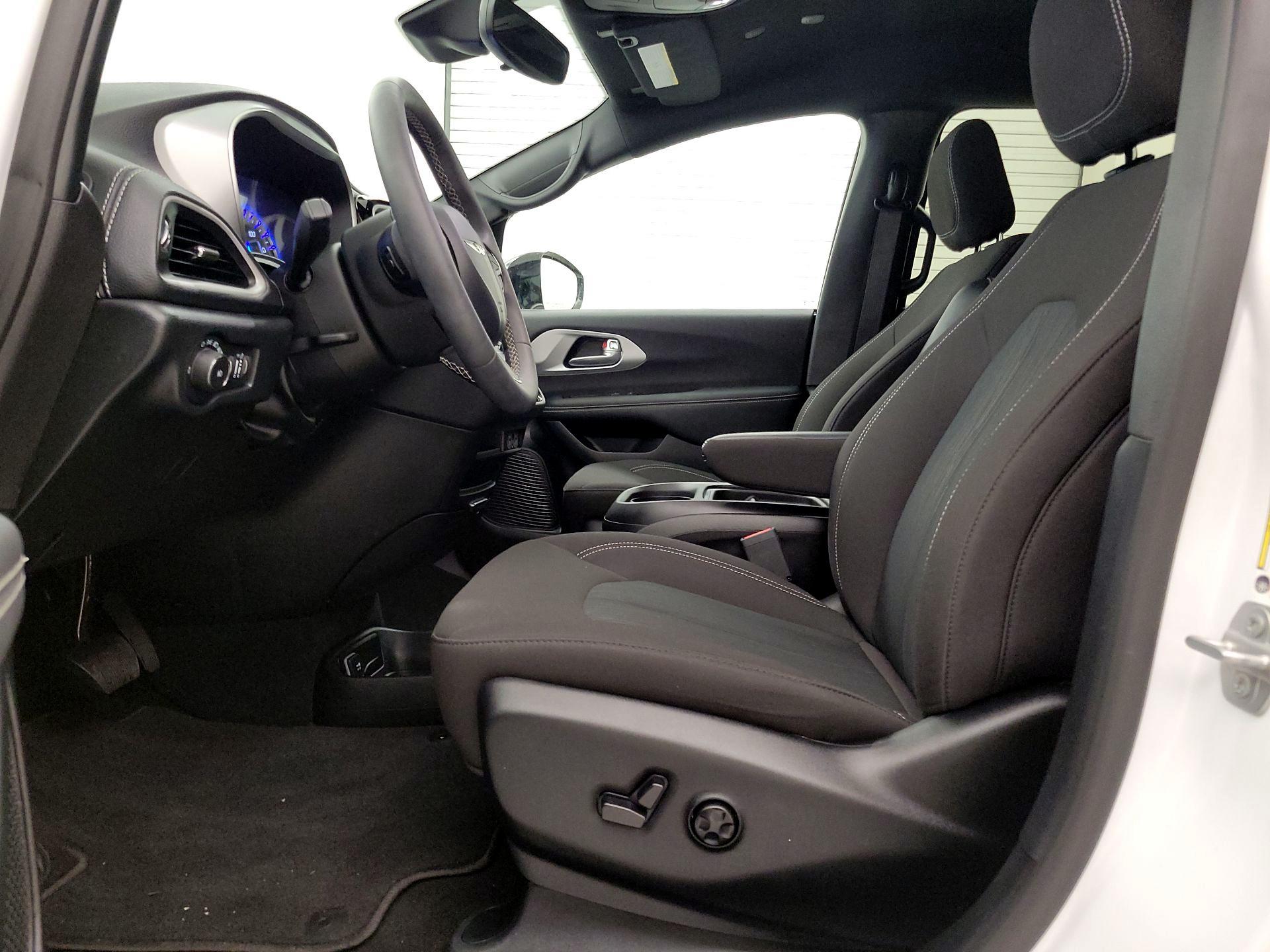 Thumbnail: 2024 Chrysler Pacifica - 11