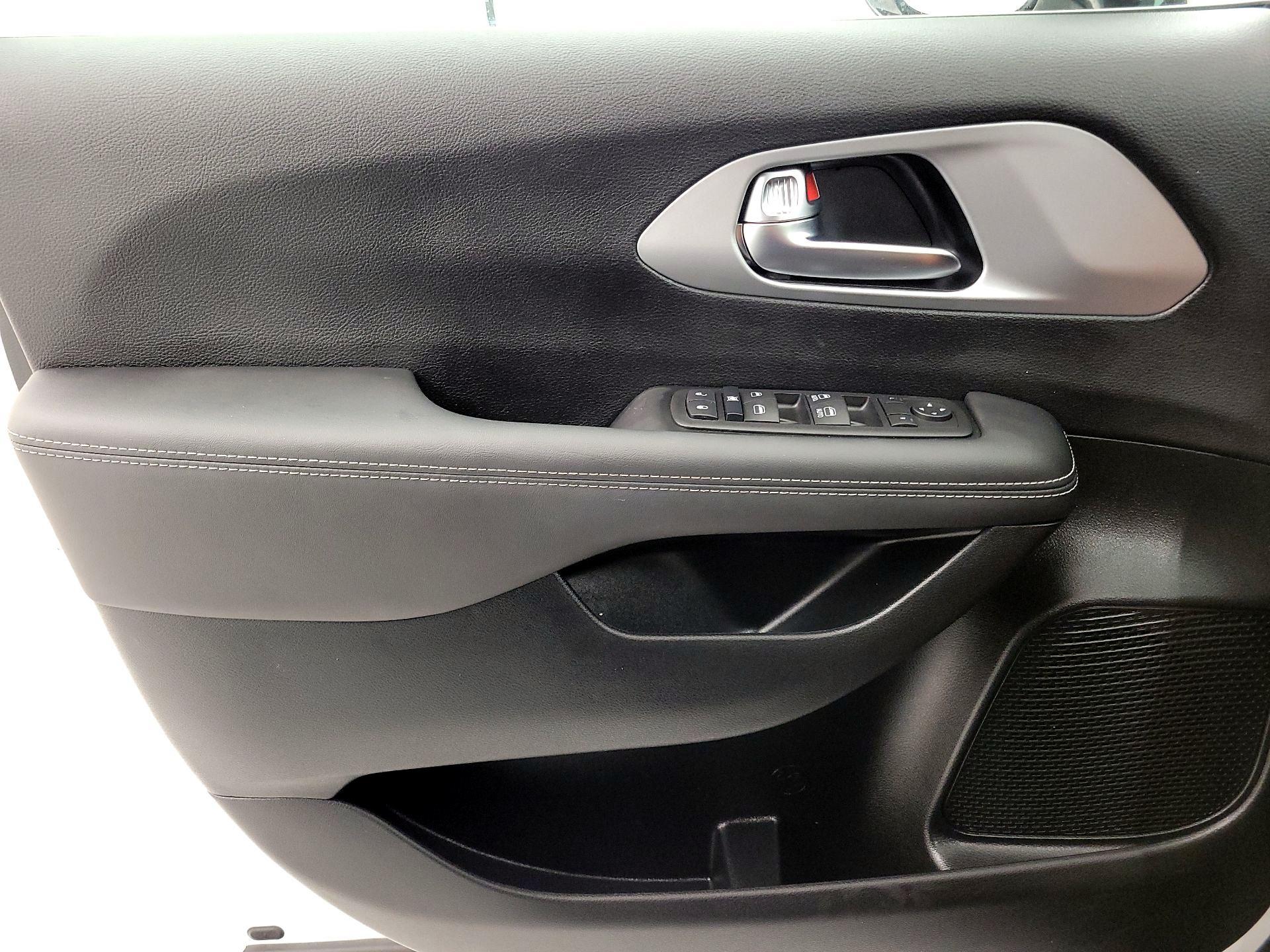 Thumbnail: 2024 Chrysler Pacifica - 12