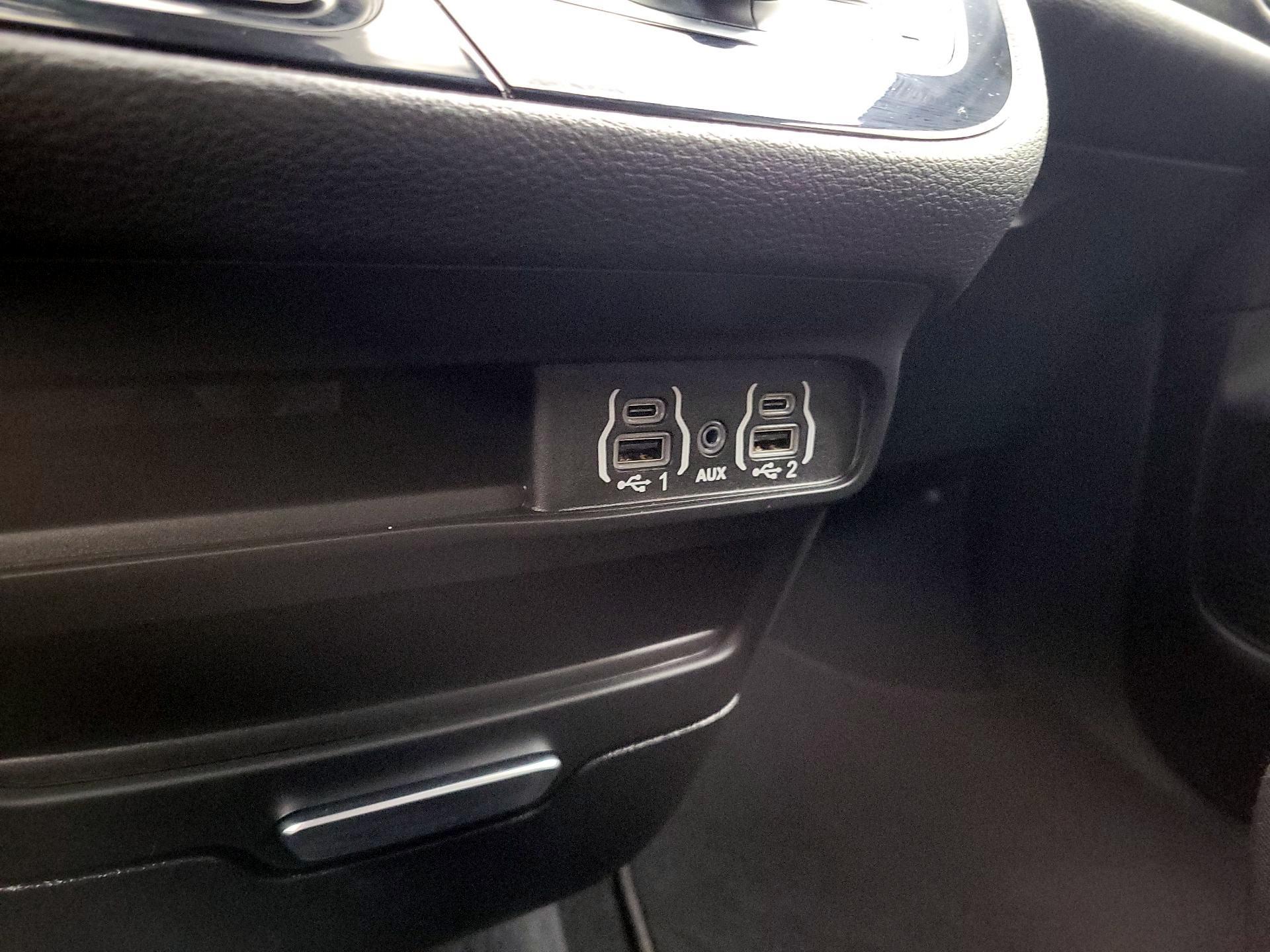 Thumbnail: 2024 Chrysler Pacifica - 18