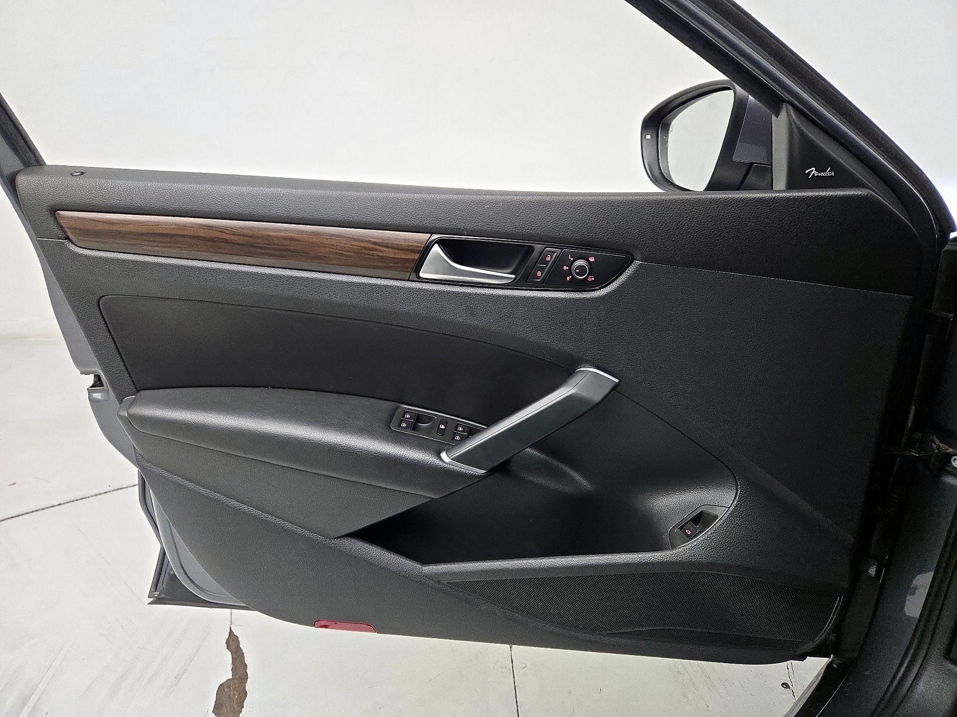 Thumbnail: 2020 Volkswagen Passat - 12