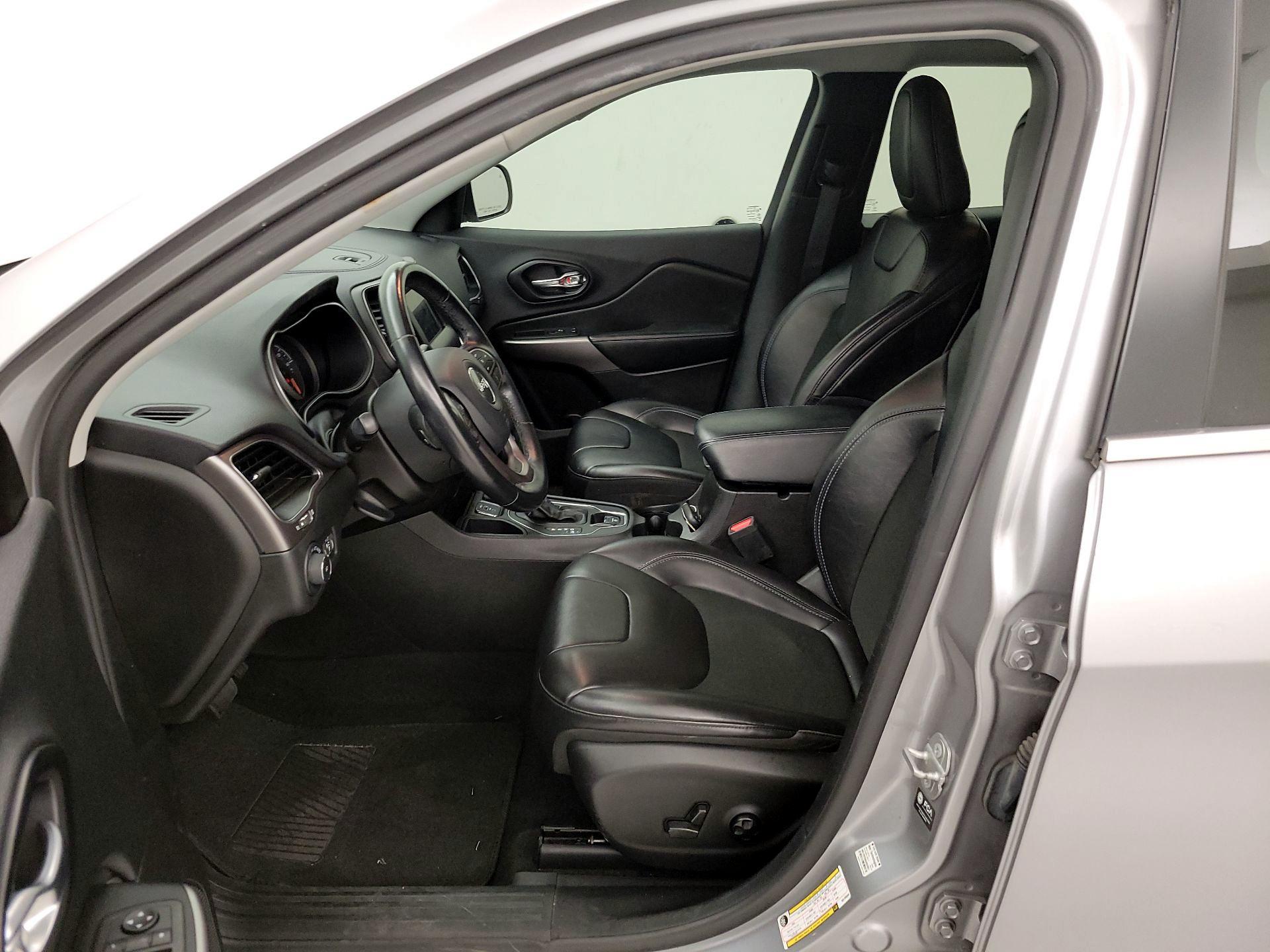 Thumbnail: 2021 Jeep Cherokee - 11