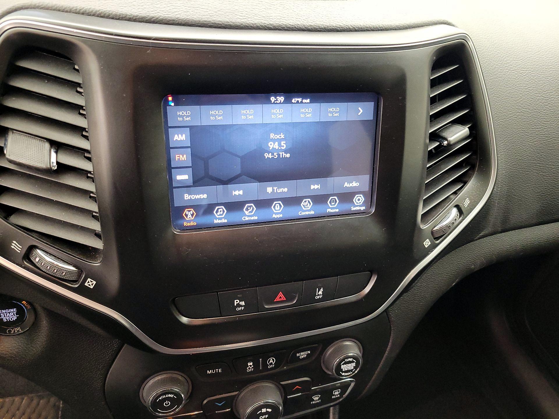 Thumbnail: 2021 Jeep Cherokee - 15