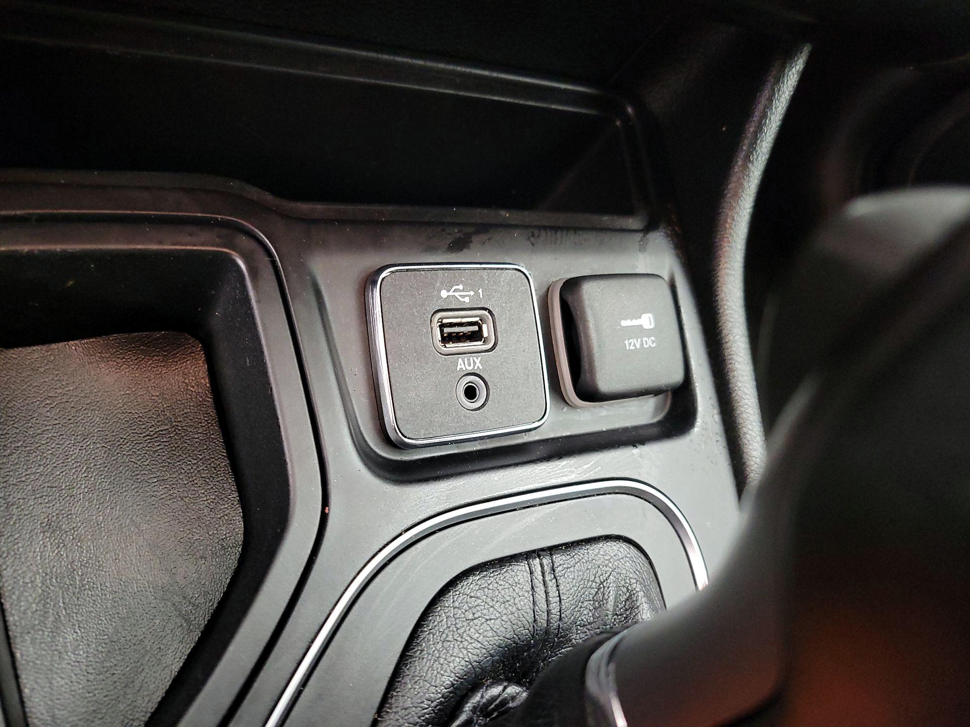 Thumbnail: 2021 Jeep Cherokee - 18