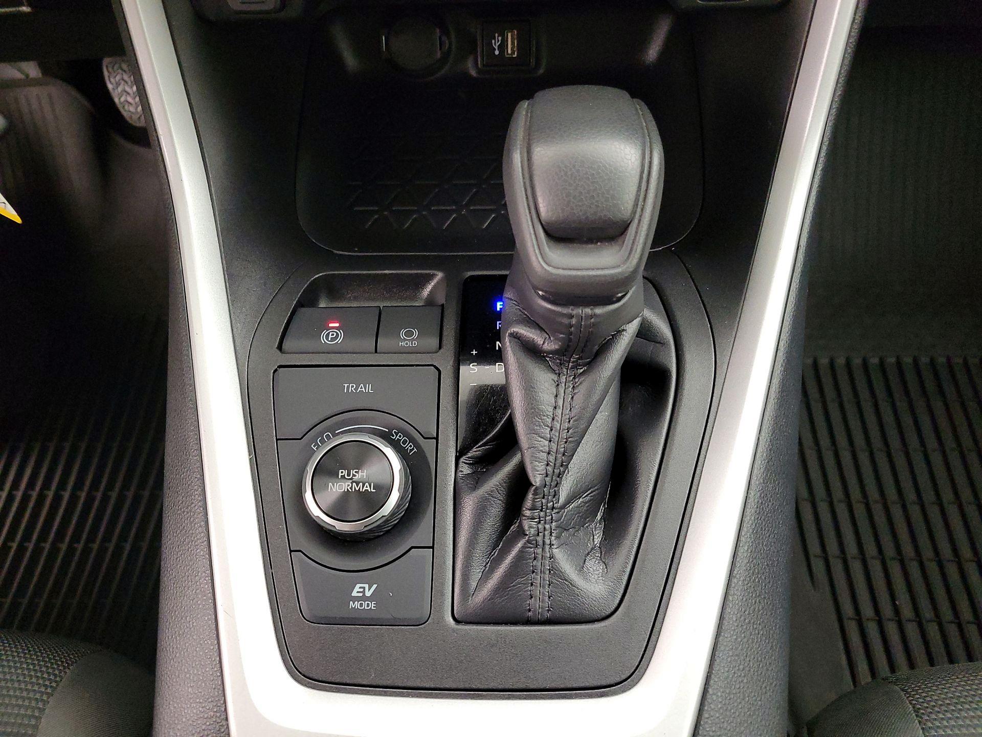 Thumbnail: 2024 Toyota RAV4 - 17