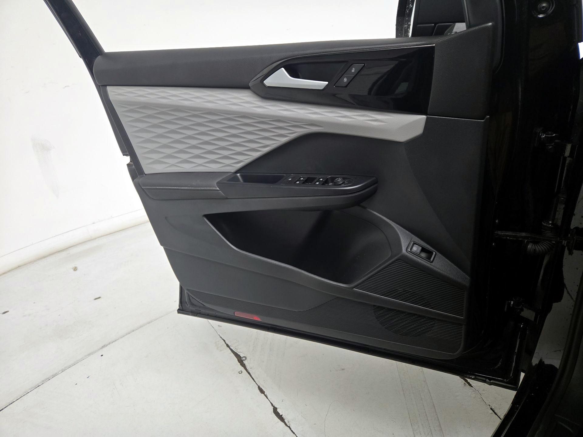 Thumbnail: 2024 Volkswagen Taos - 12