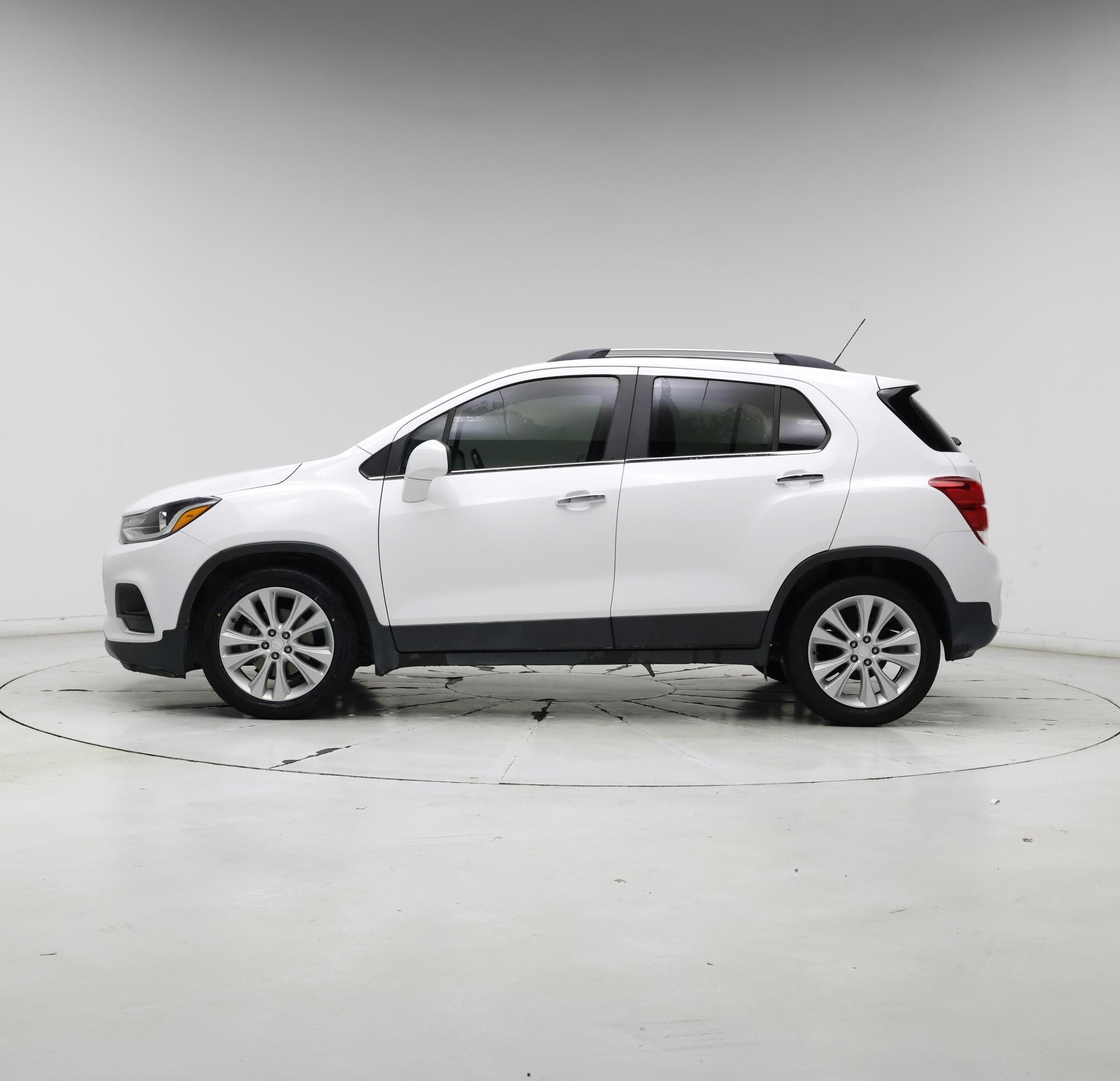 Thumbnail: 2020 Chevrolet Trax - 3