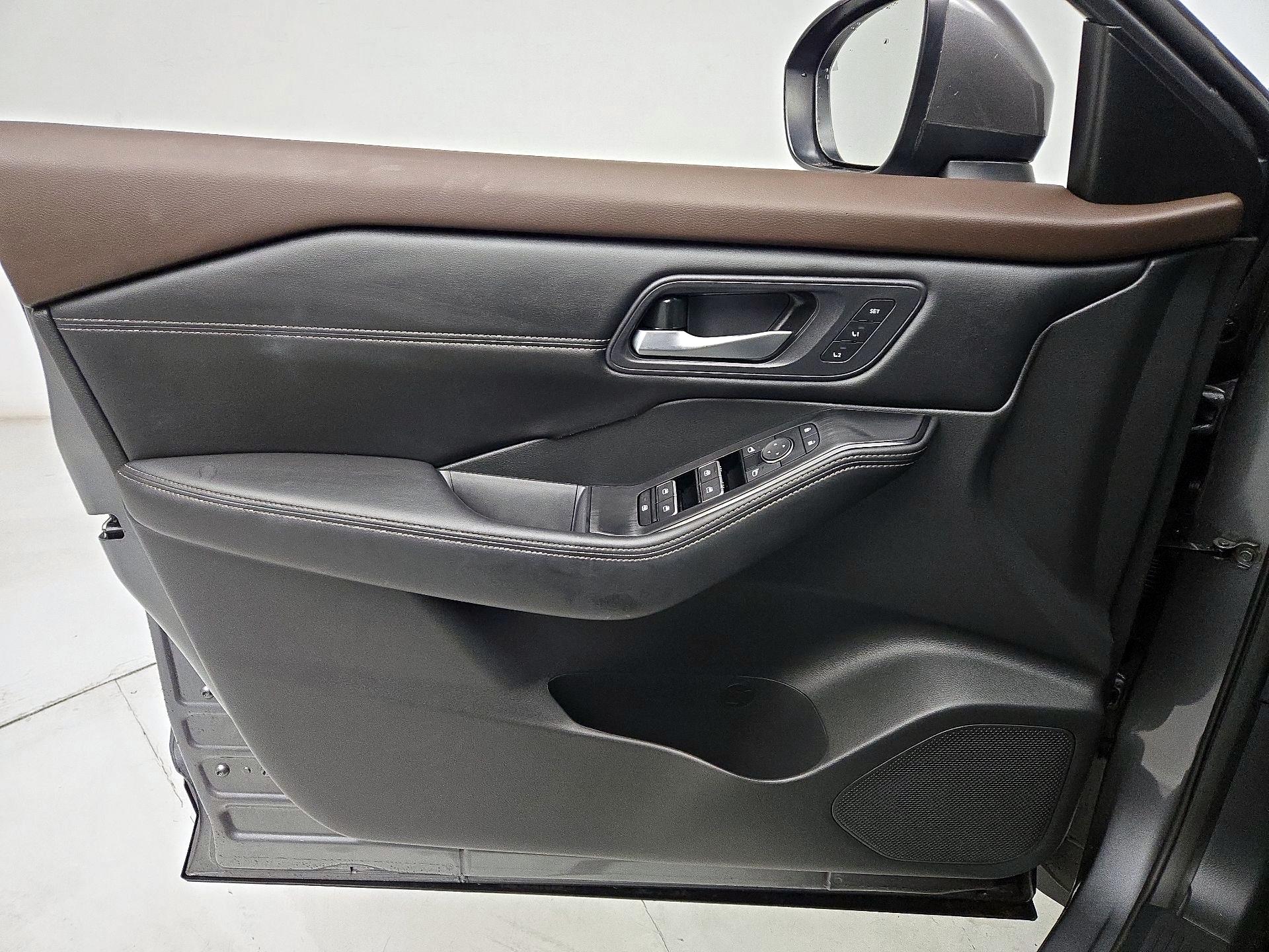 Thumbnail: 2023 Nissan Rogue - 12