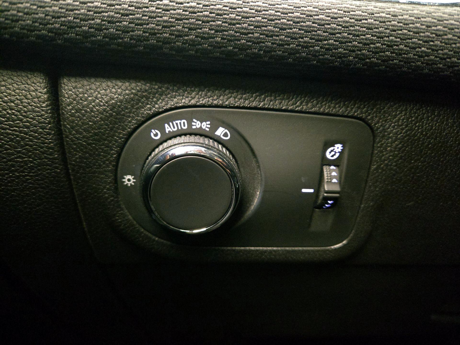 Thumbnail: 2016 Chevrolet Cruze - 13