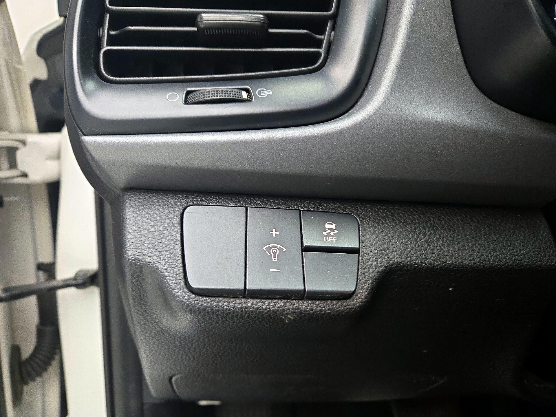 Thumbnail: 2018 Kia Rio - 13