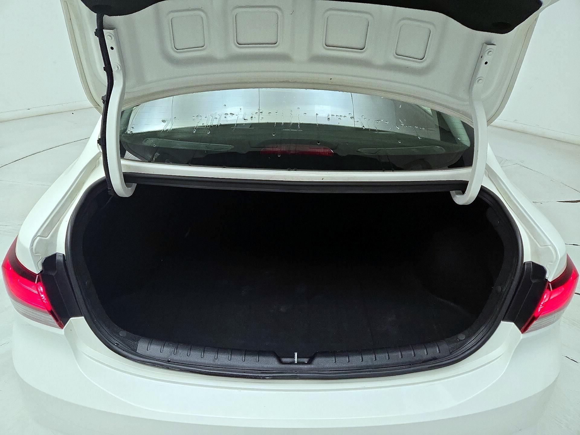 Thumbnail: 2018 Kia Rio - 19