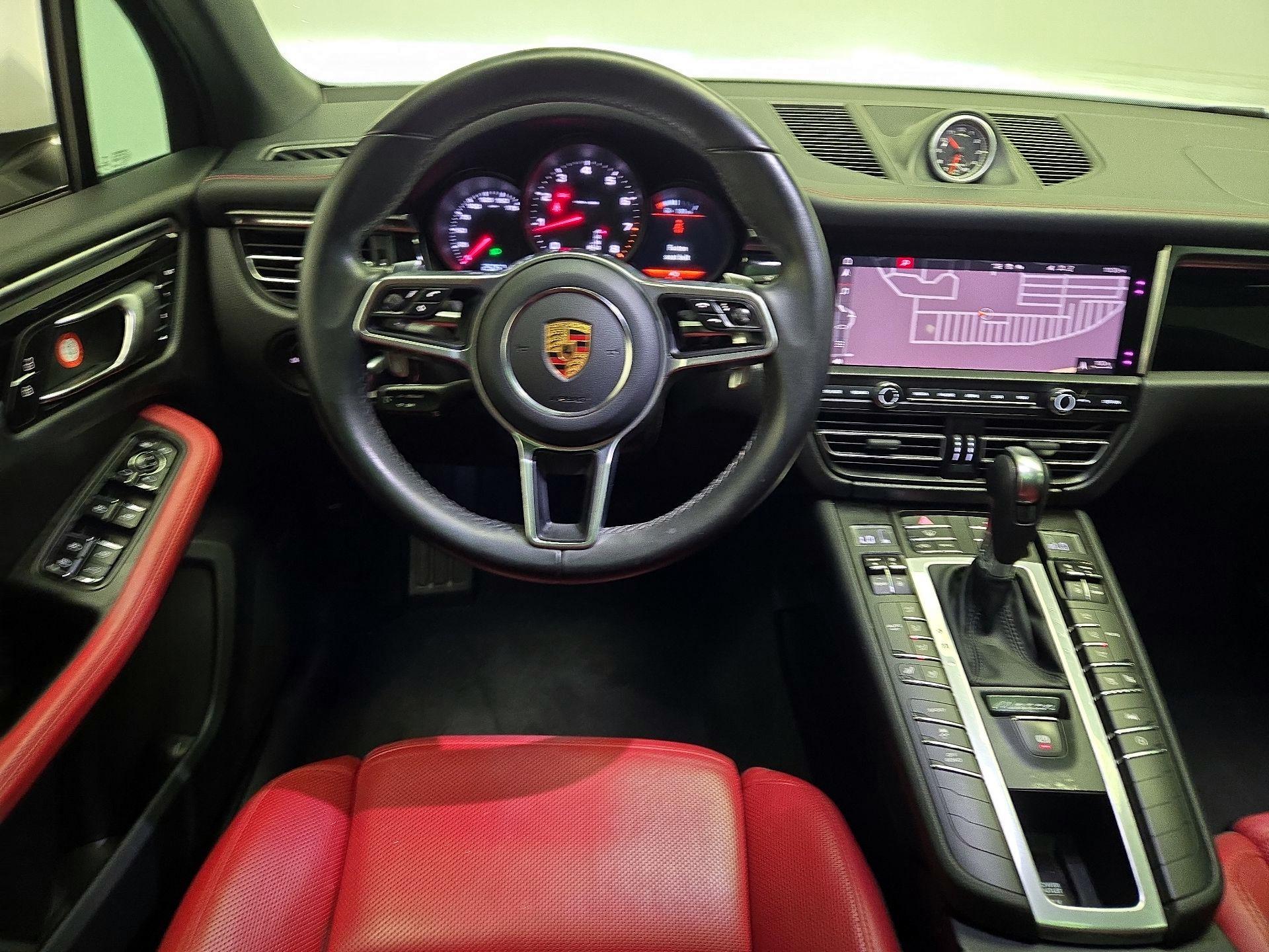 Thumbnail: 2021 Porsche Macan - 10