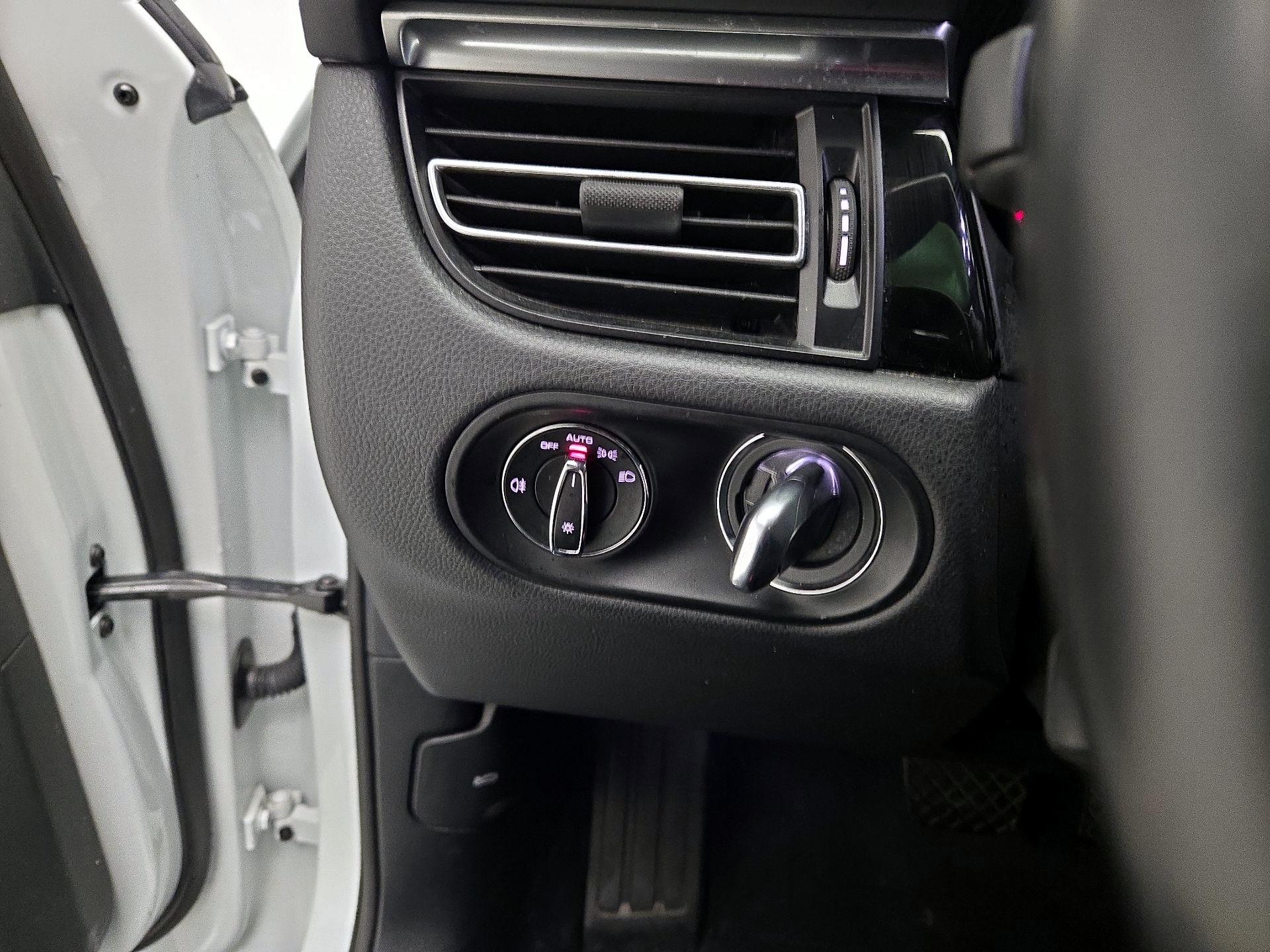 Thumbnail: 2021 Porsche Macan - 13