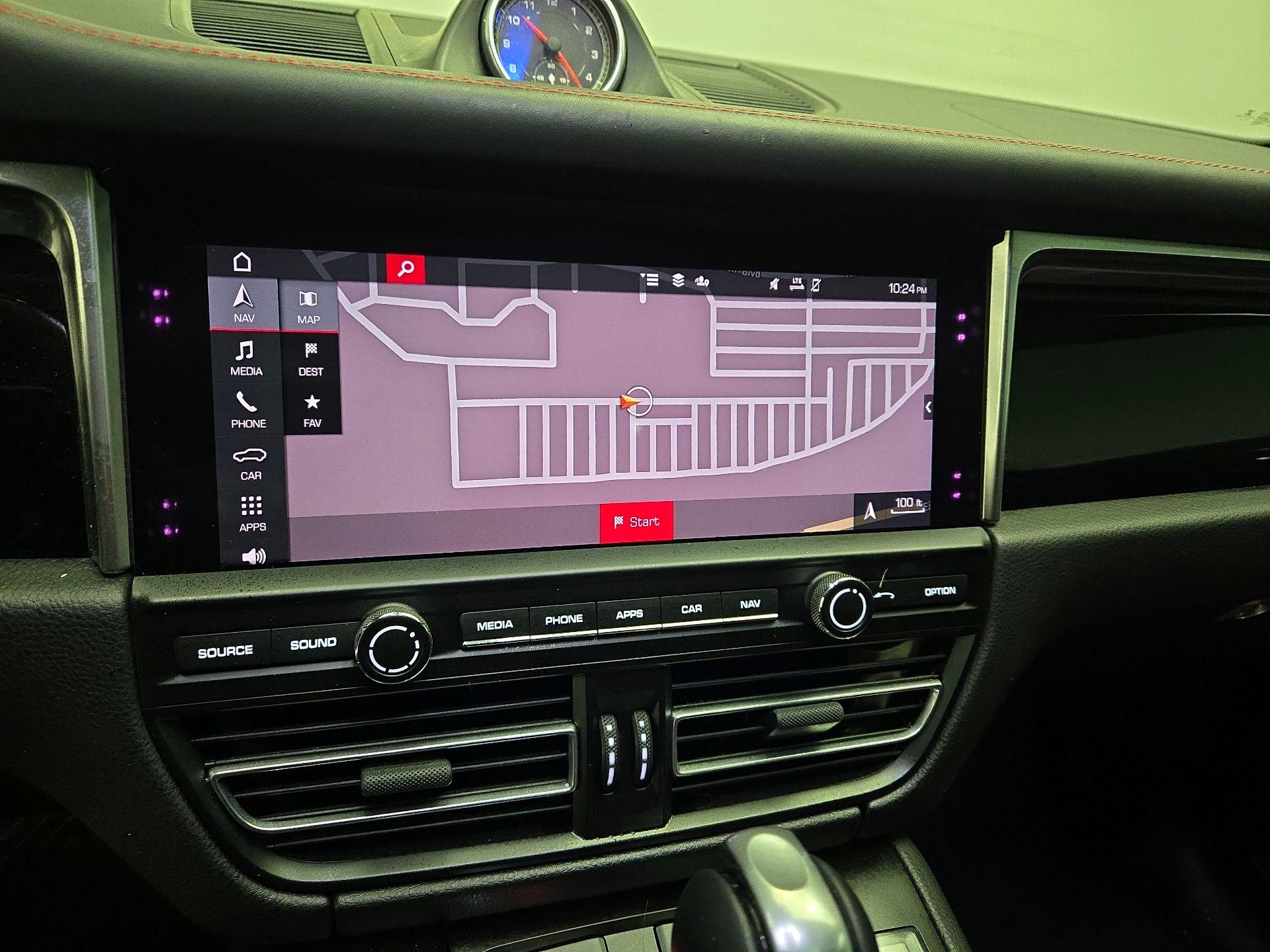 Thumbnail: 2021 Porsche Macan - 14