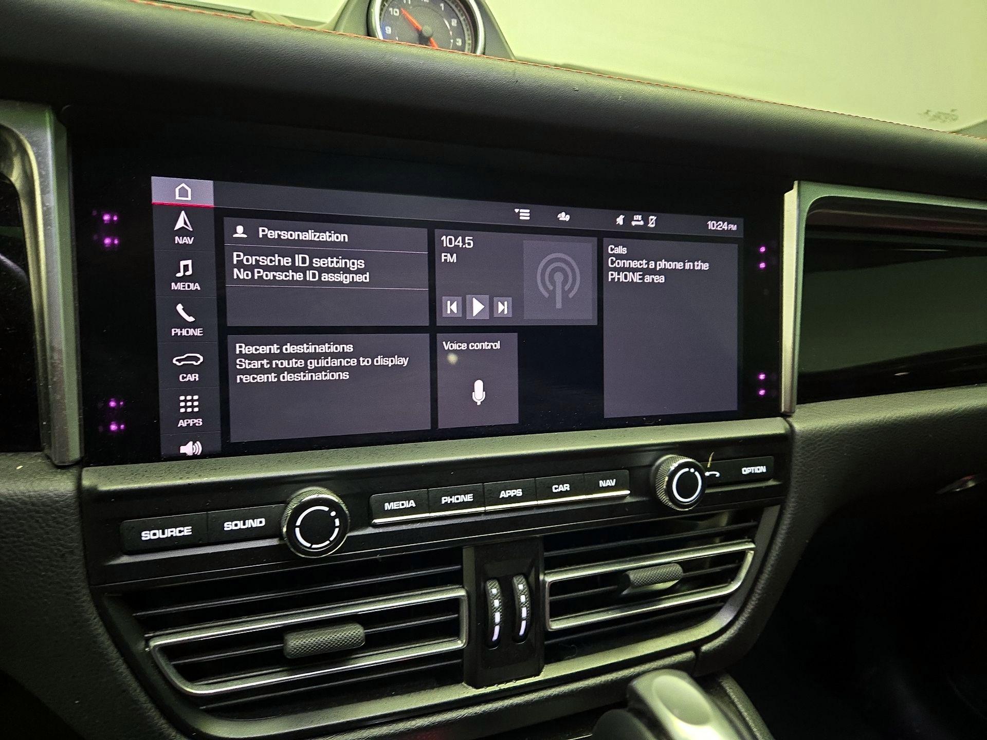 Thumbnail: 2021 Porsche Macan - 16