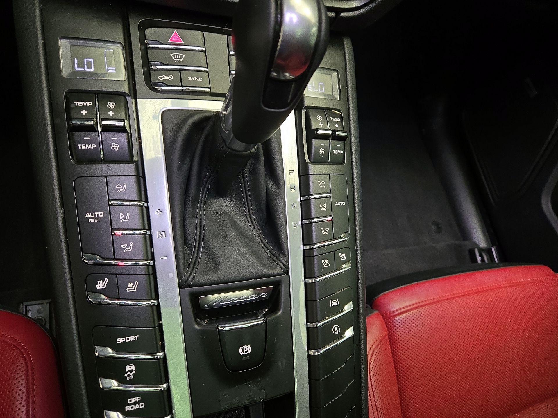 Thumbnail: 2021 Porsche Macan - 17