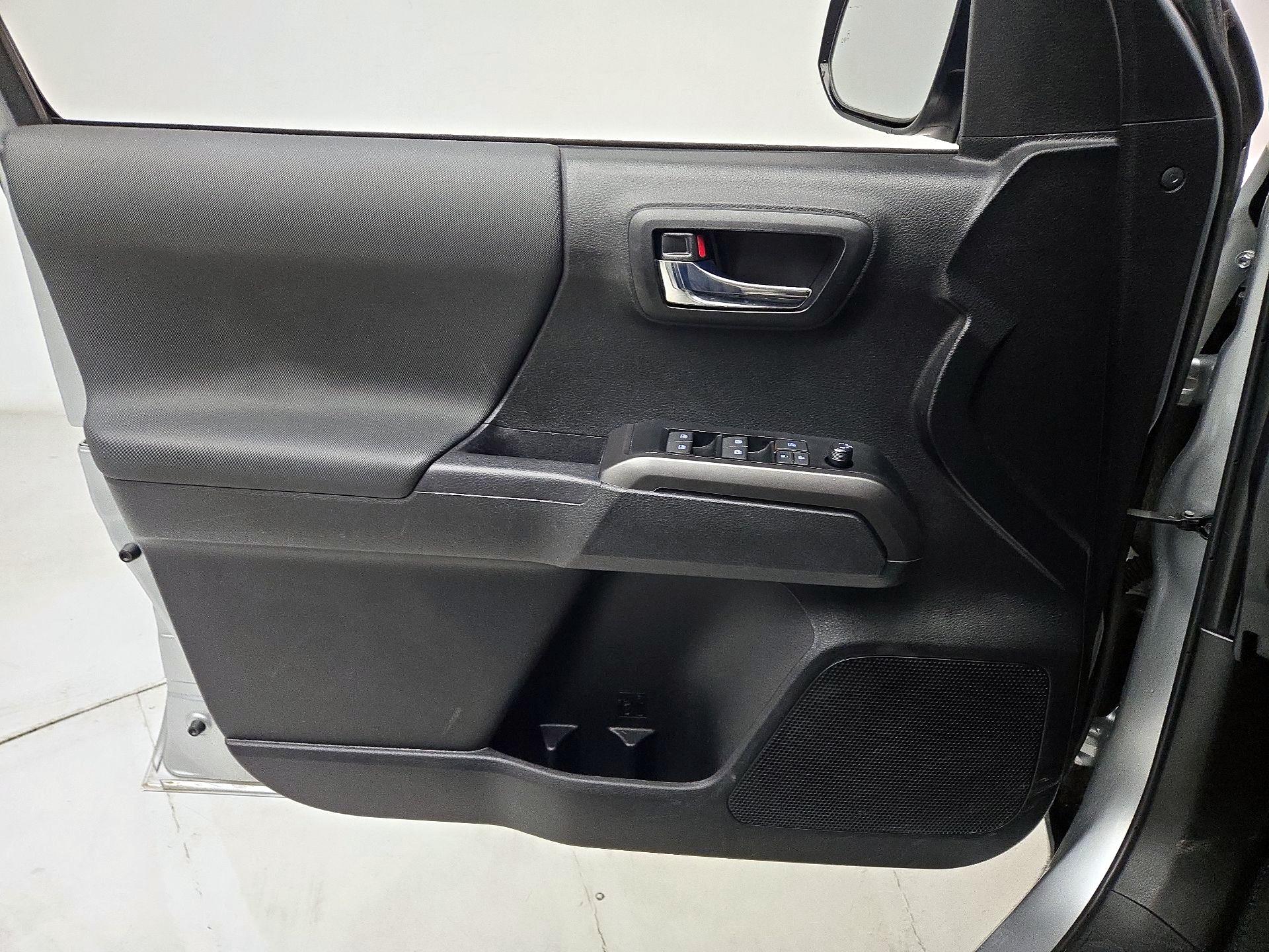 Thumbnail: 2023 Toyota Tacoma - 12