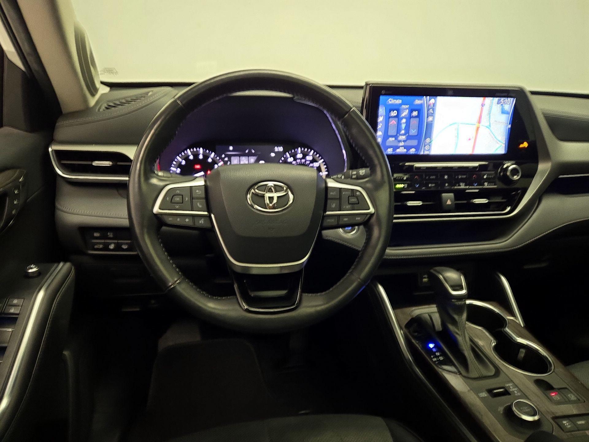 Thumbnail: 2022 Toyota Highlander - 10