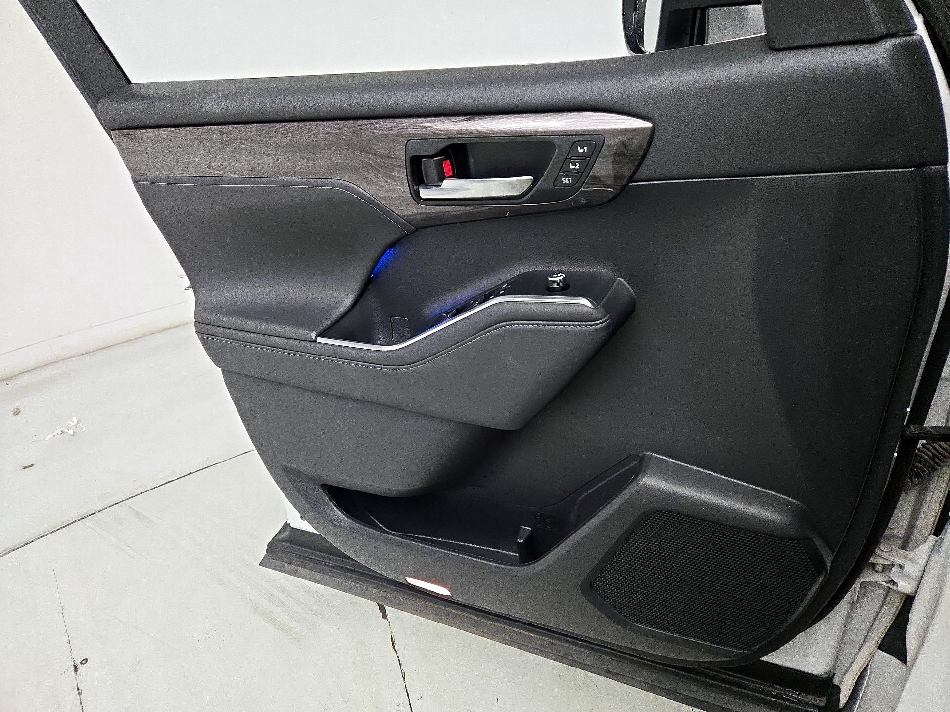 Thumbnail: 2022 Toyota Highlander - 12