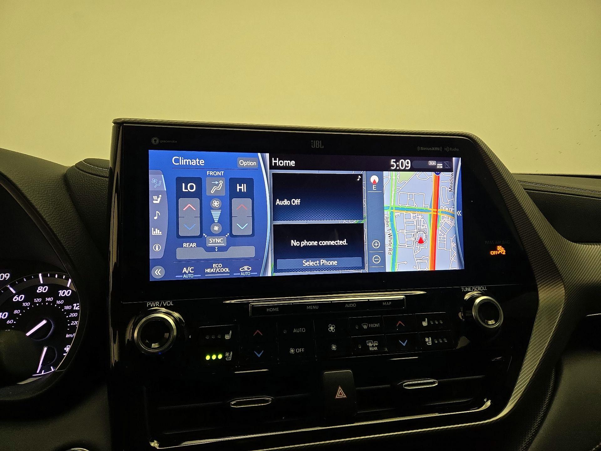 Thumbnail: 2022 Toyota Highlander - 16