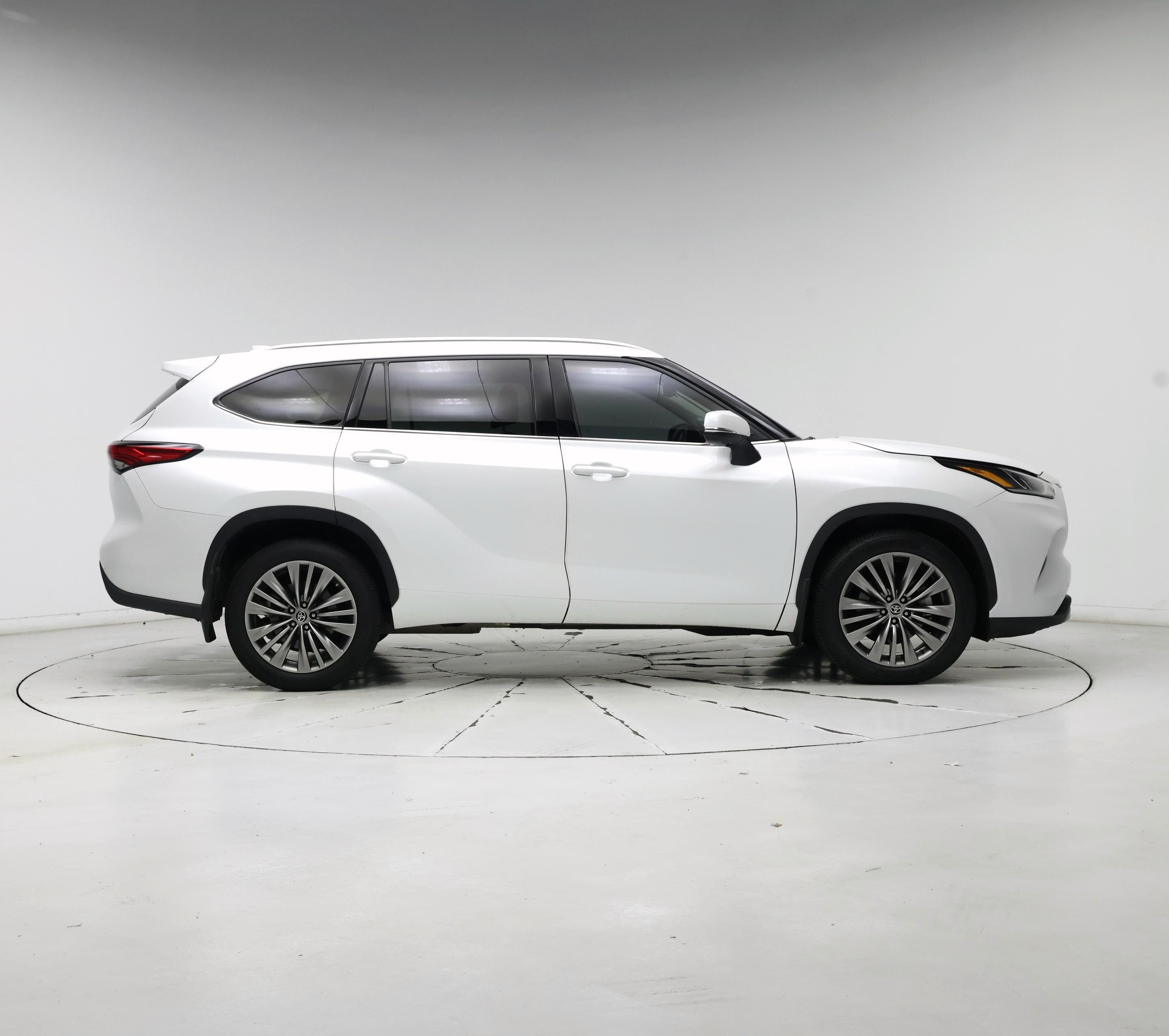 Thumbnail: 2022 Toyota Highlander - 7