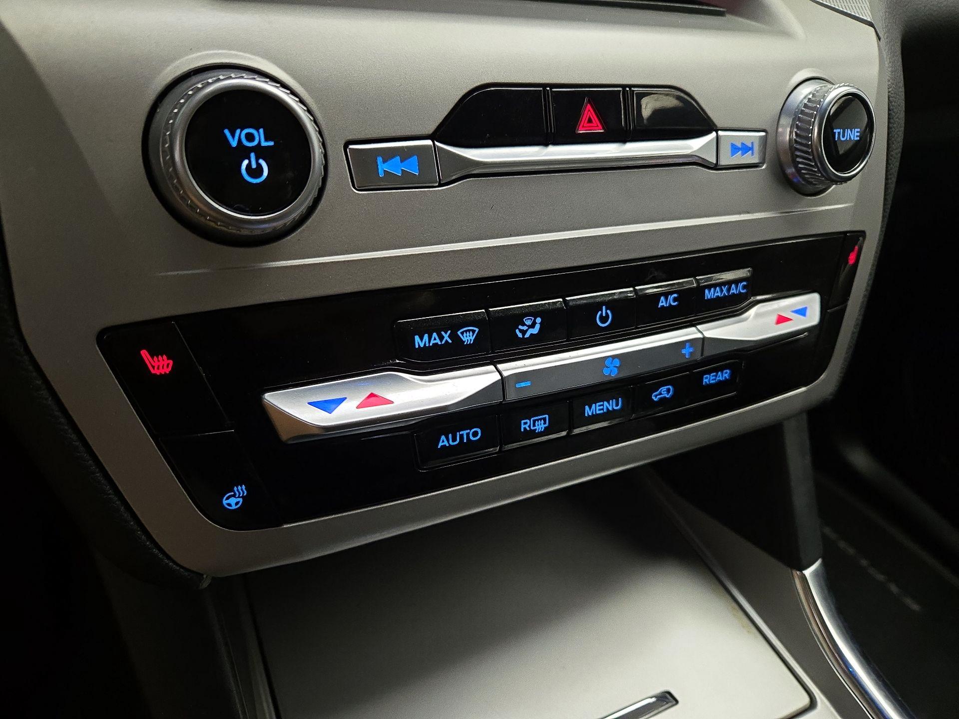 Thumbnail: 2022 Ford Explorer - 17